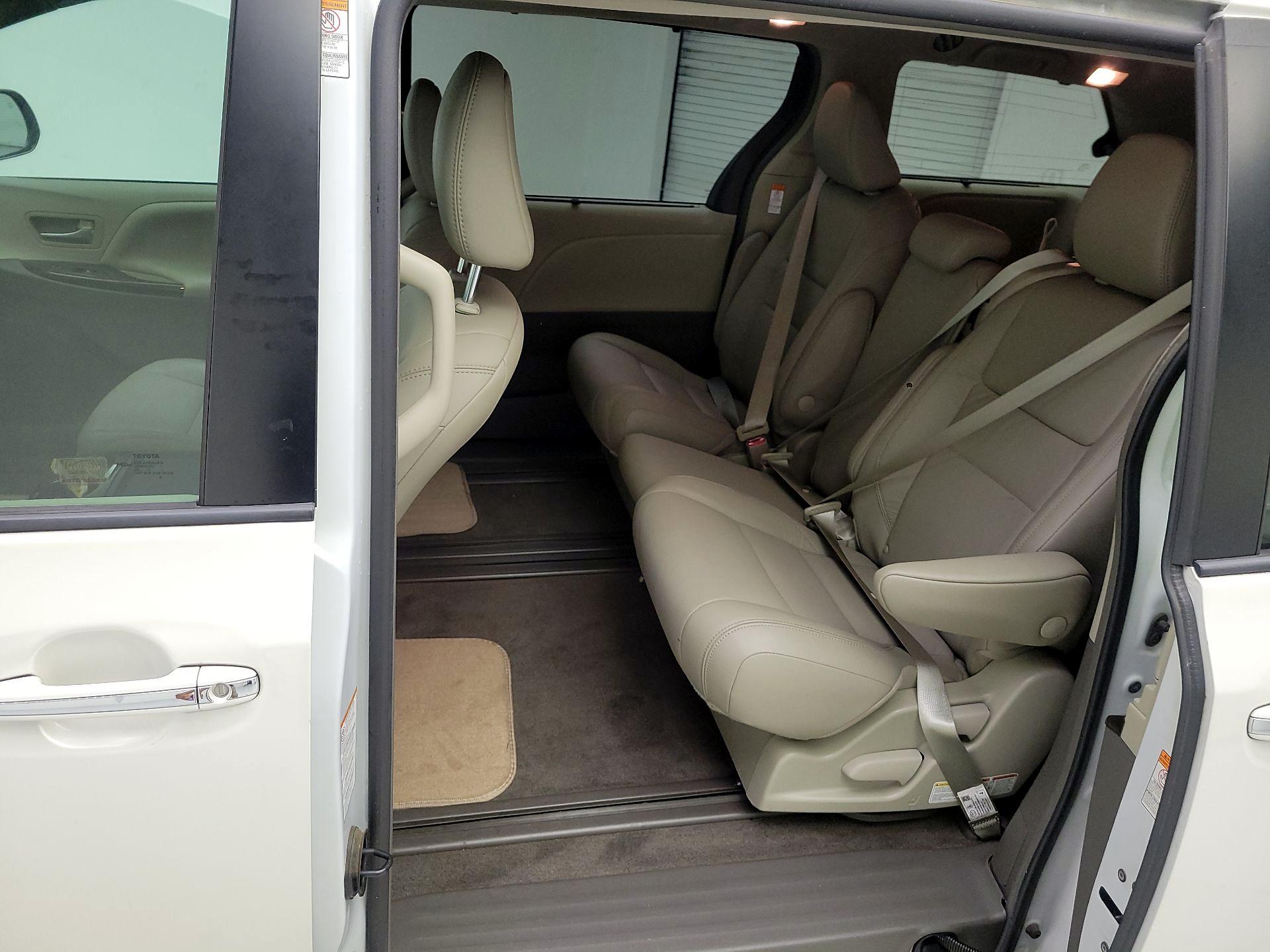 Thumbnail: 2019 Toyota Sienna - 20