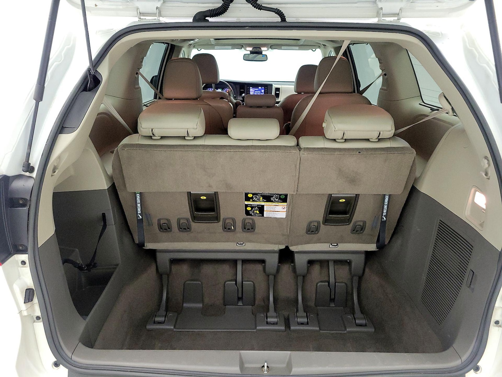 2019 Toyota Sienna XLE - Photo 22