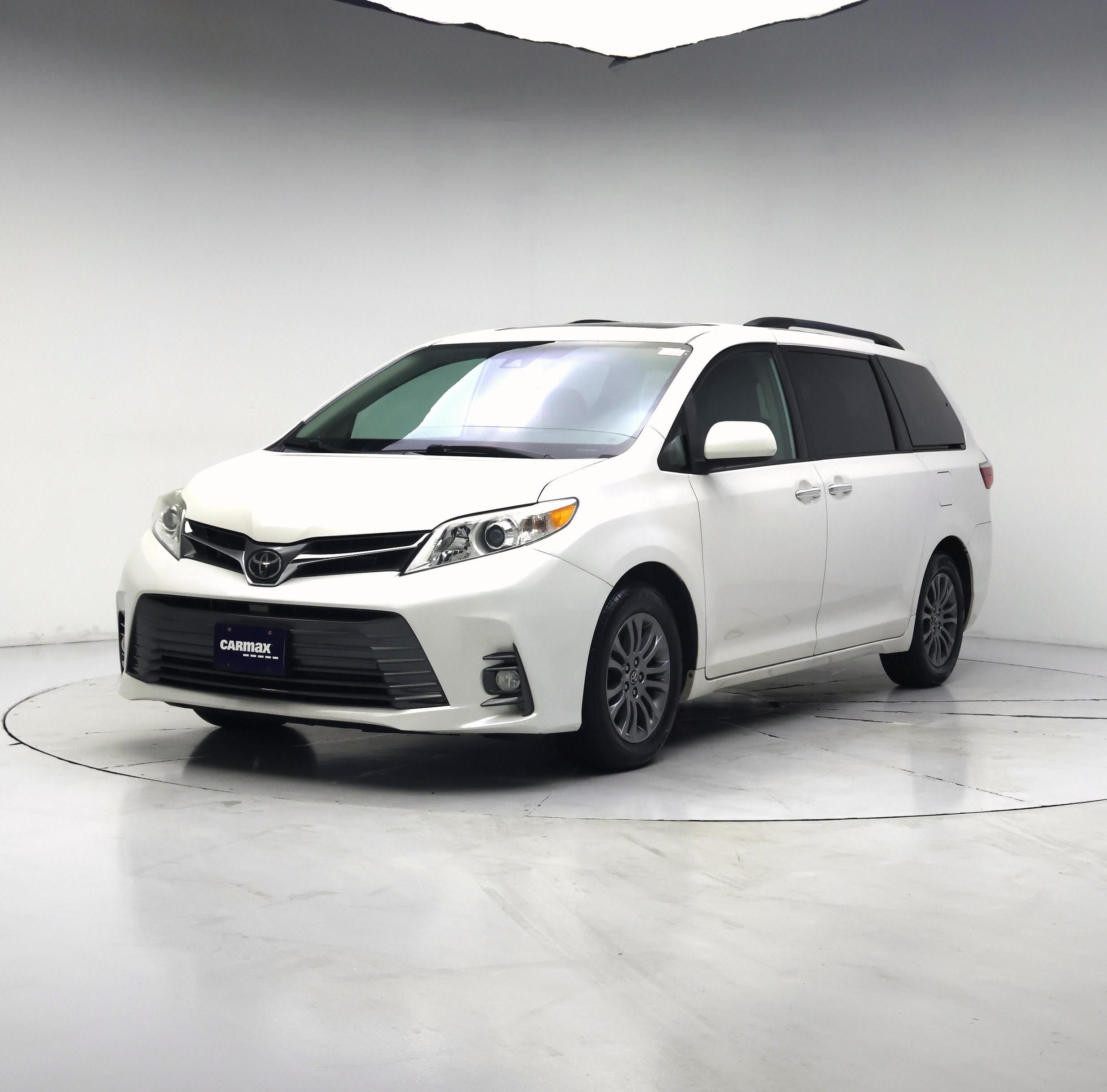 Thumbnail: 2019 Toyota Sienna - 4