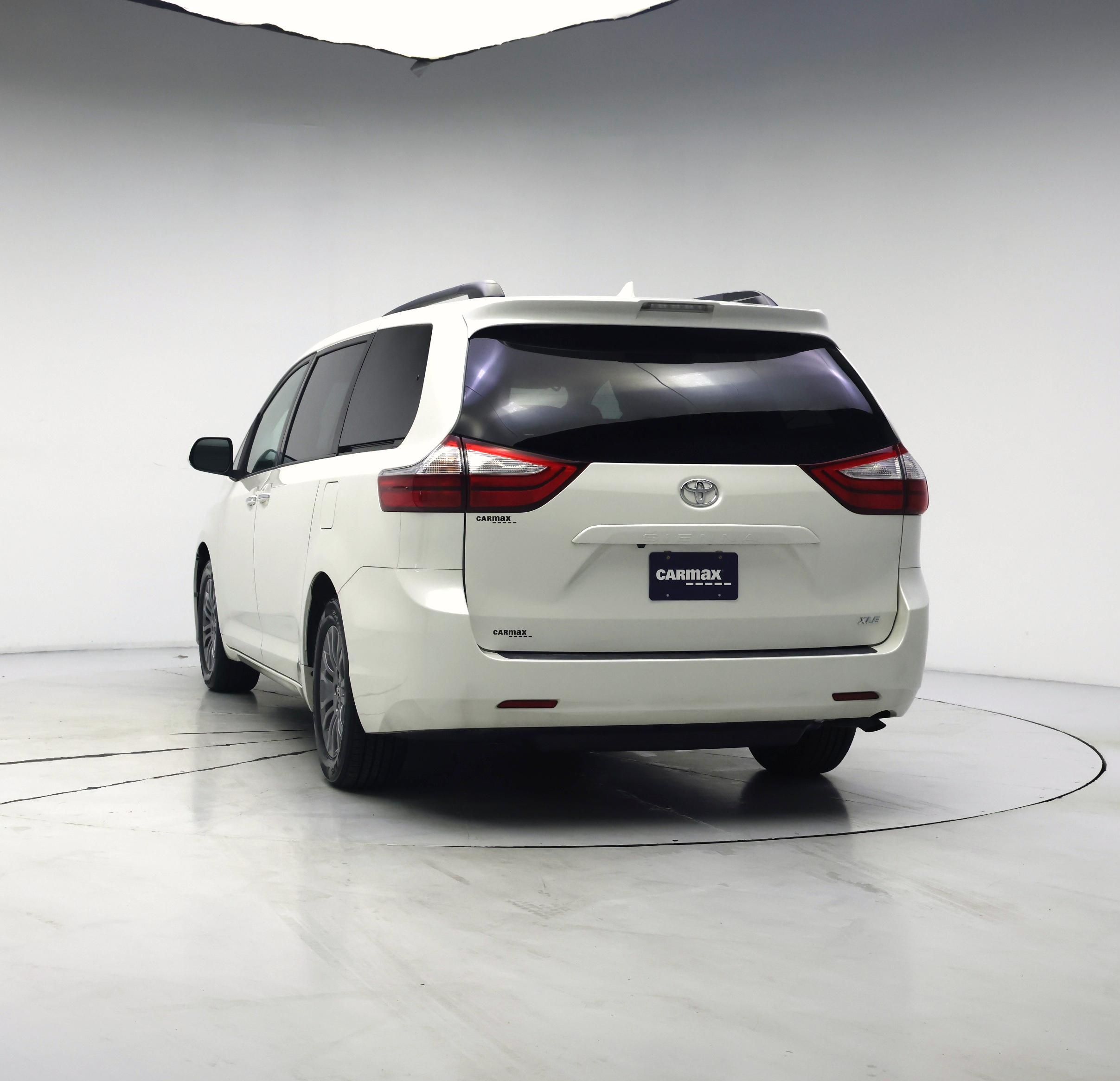 Thumbnail: 2019 Toyota Sienna - 6