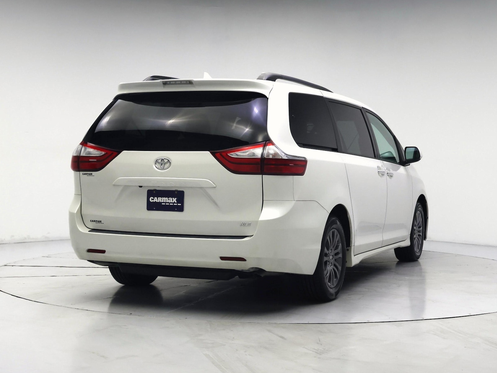 2019 Toyota Sienna XLE - Photo 9