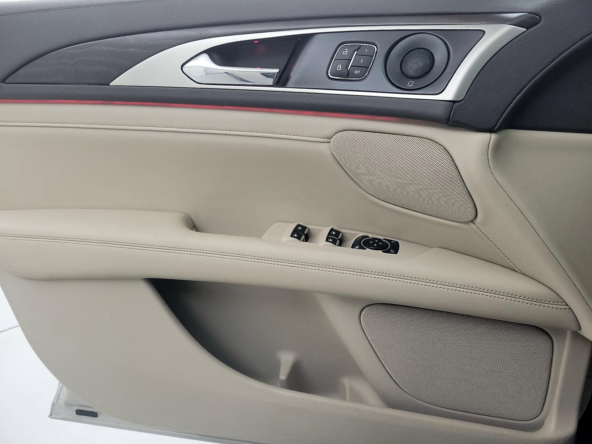Thumbnail: 2019 Lincoln MKZ - 12