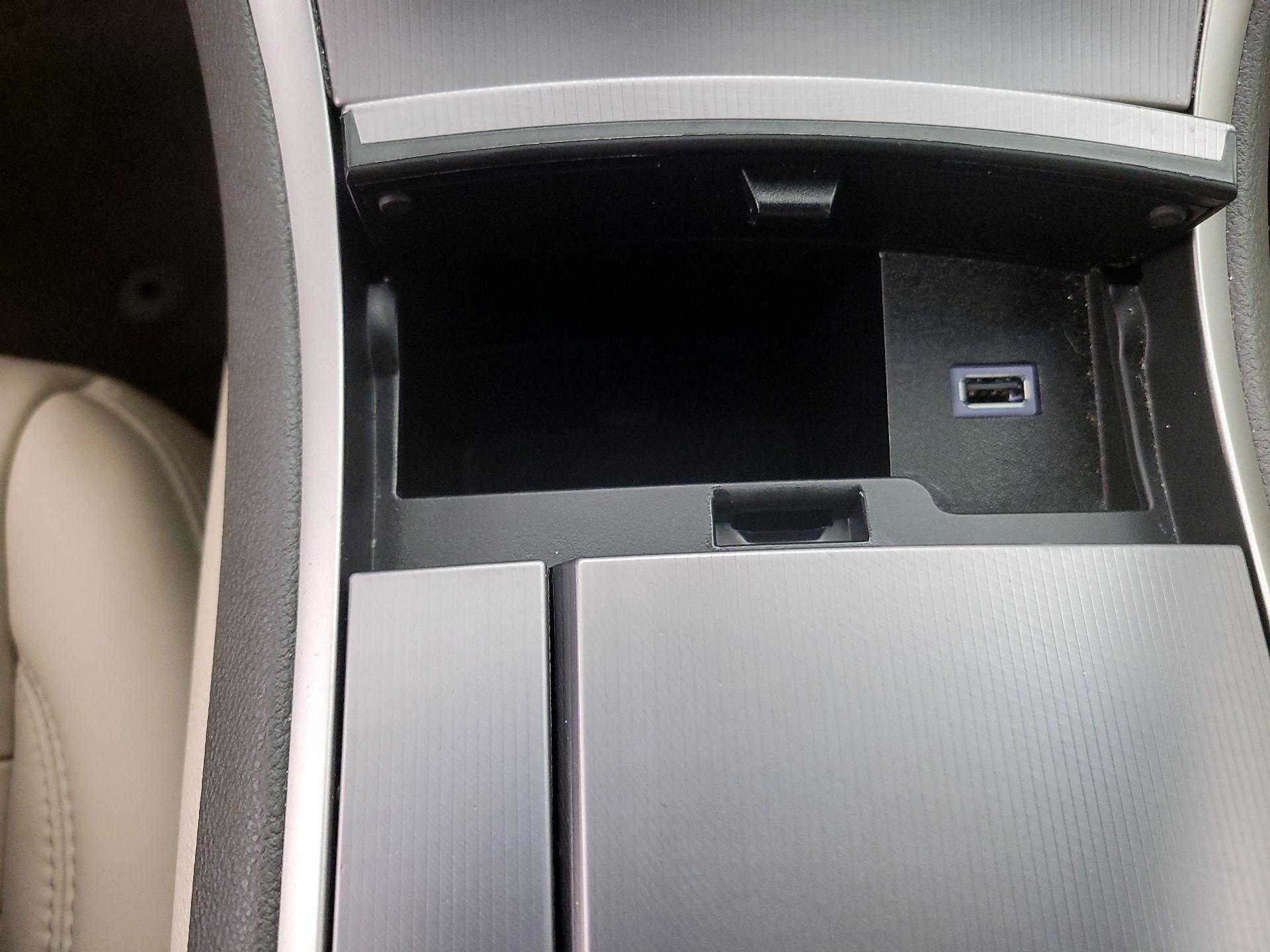 Thumbnail: 2019 Lincoln MKZ - 19