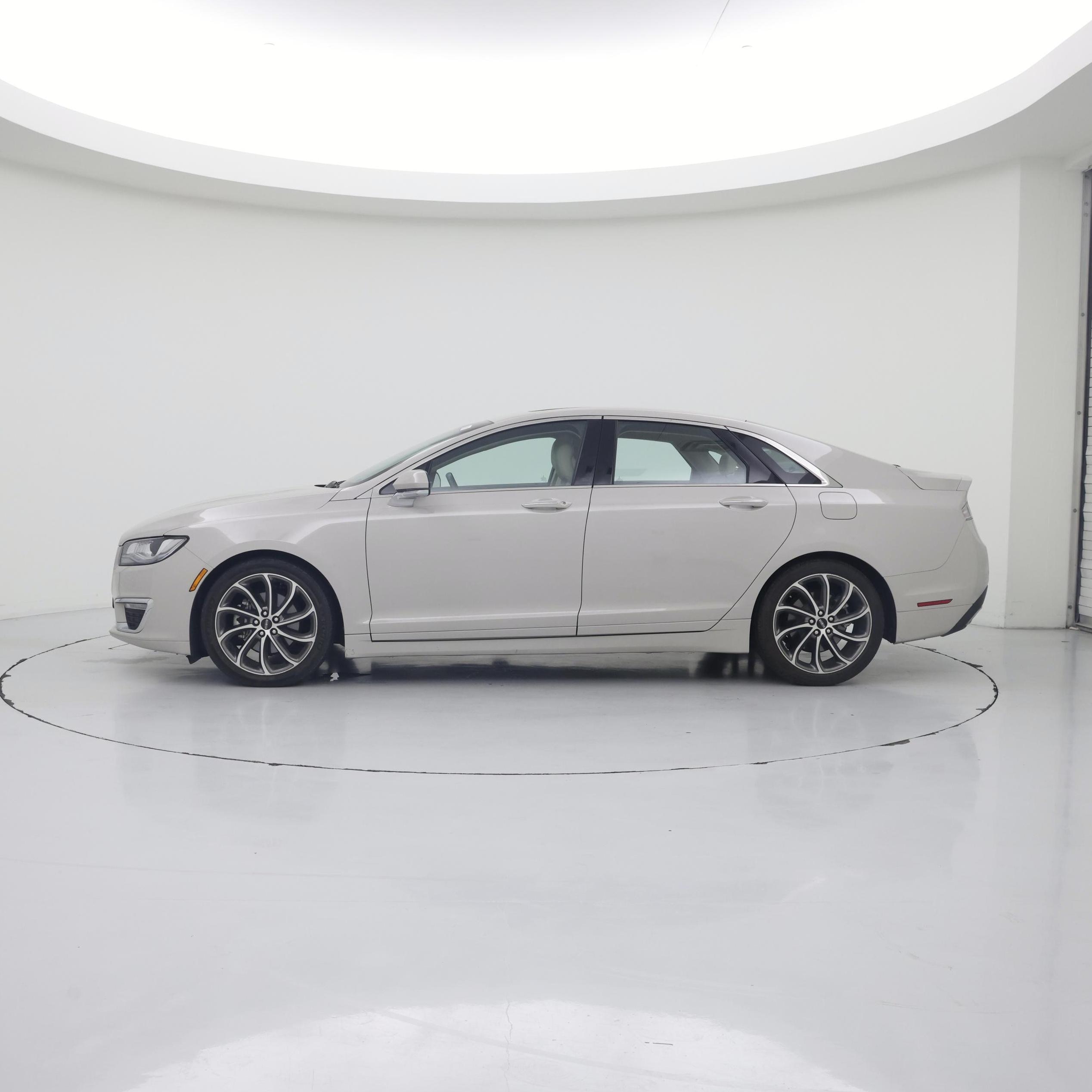 Thumbnail: 2019 Lincoln MKZ - 3