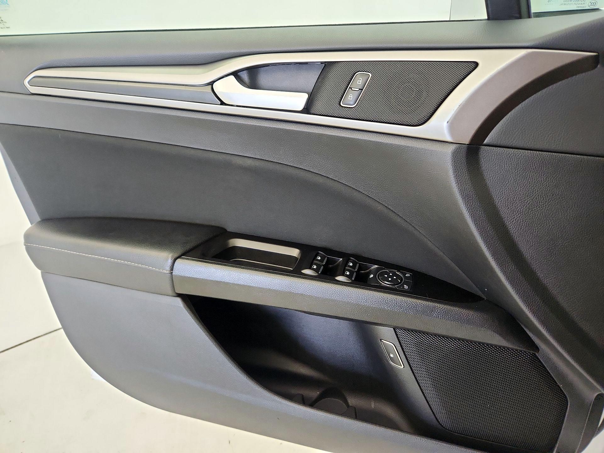 Thumbnail: 2017 Ford Fusion - 12