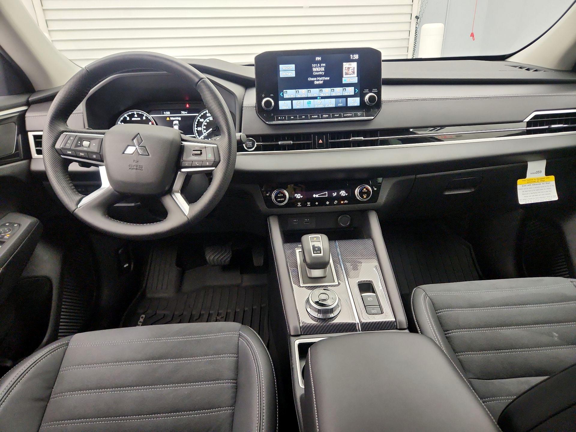 Thumbnail: 2023 Mitsubishi Outlander - 9
