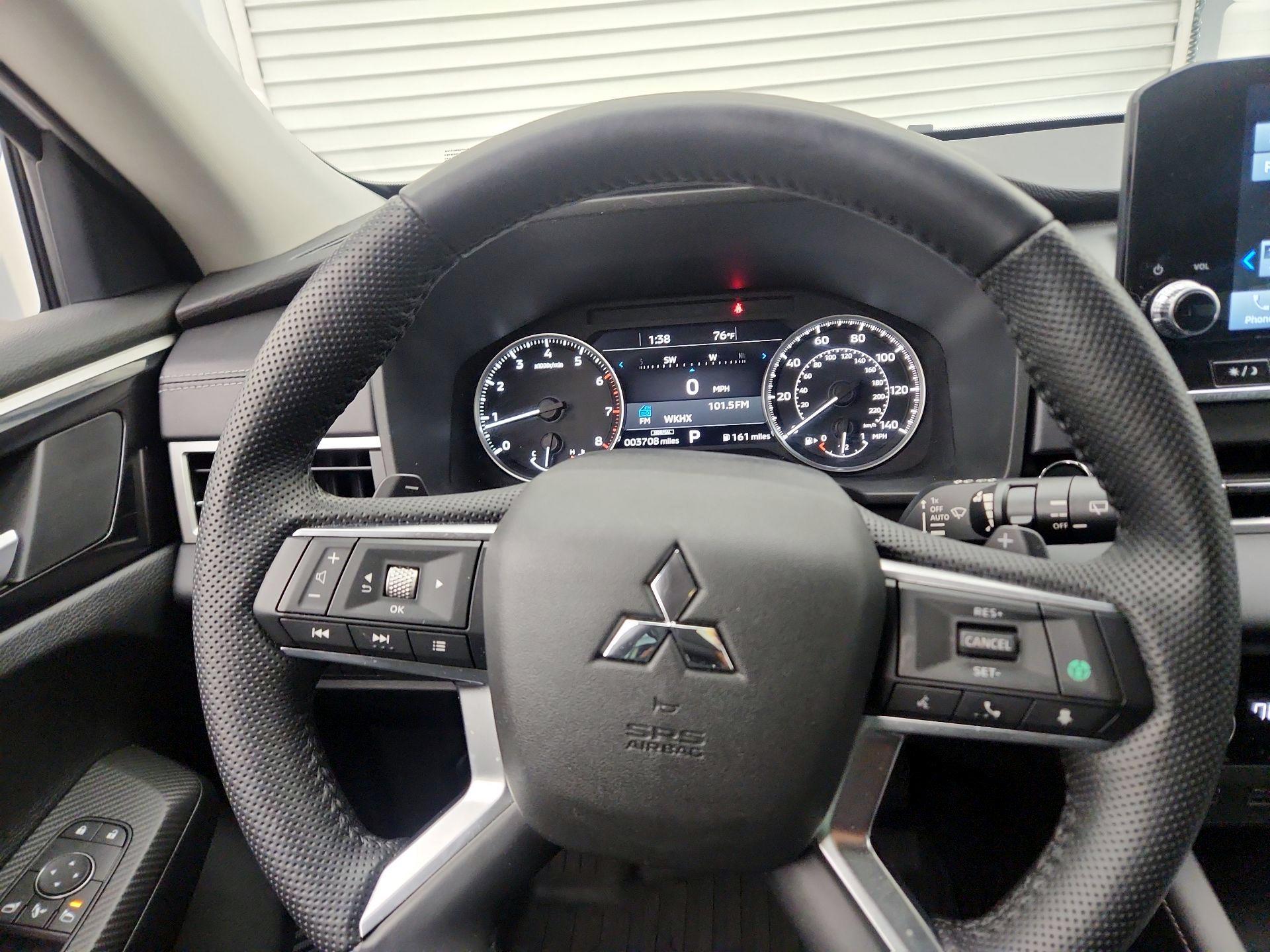Thumbnail: 2023 Mitsubishi Outlander - 10