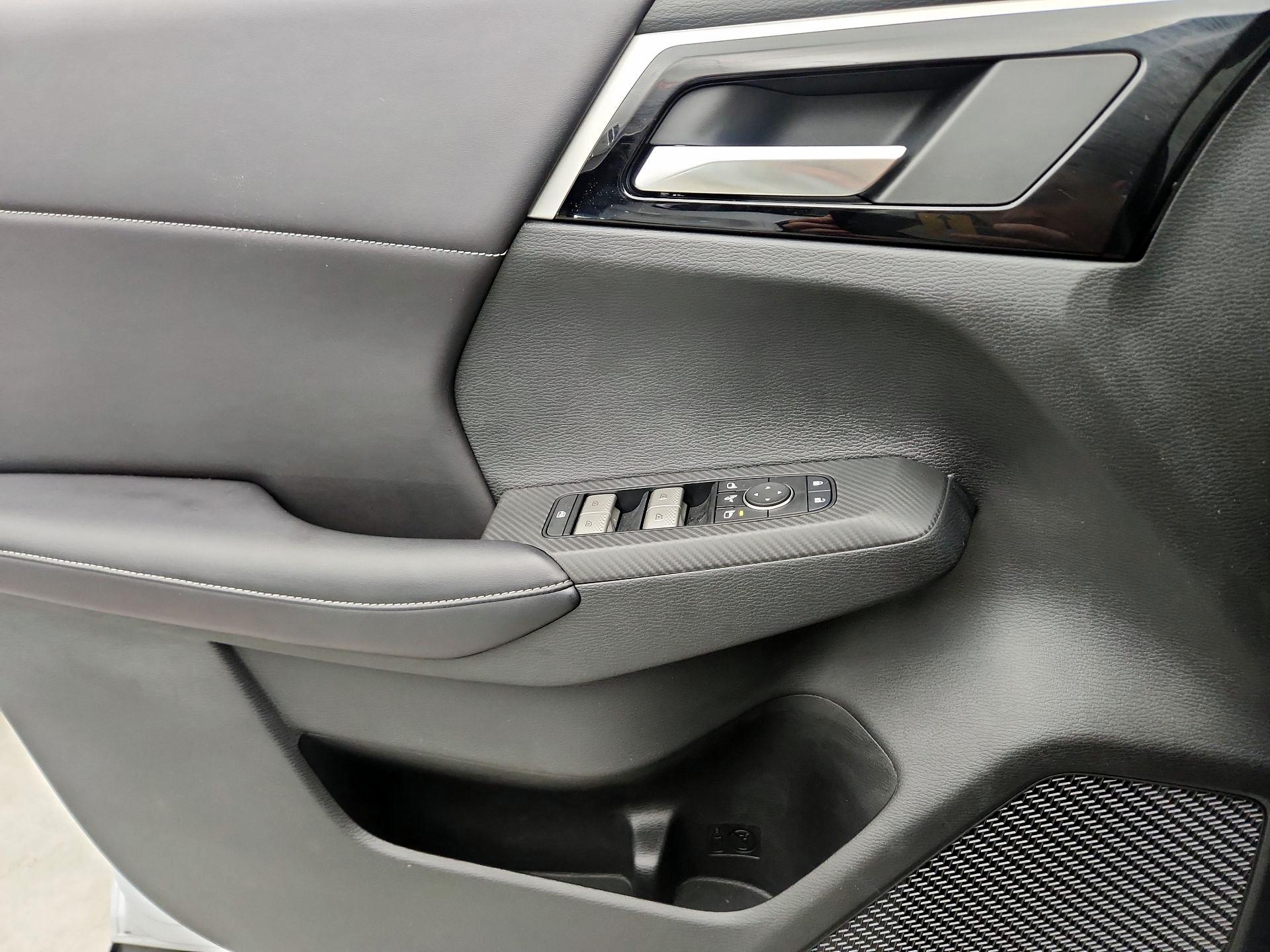 Thumbnail: 2023 Mitsubishi Outlander - 12