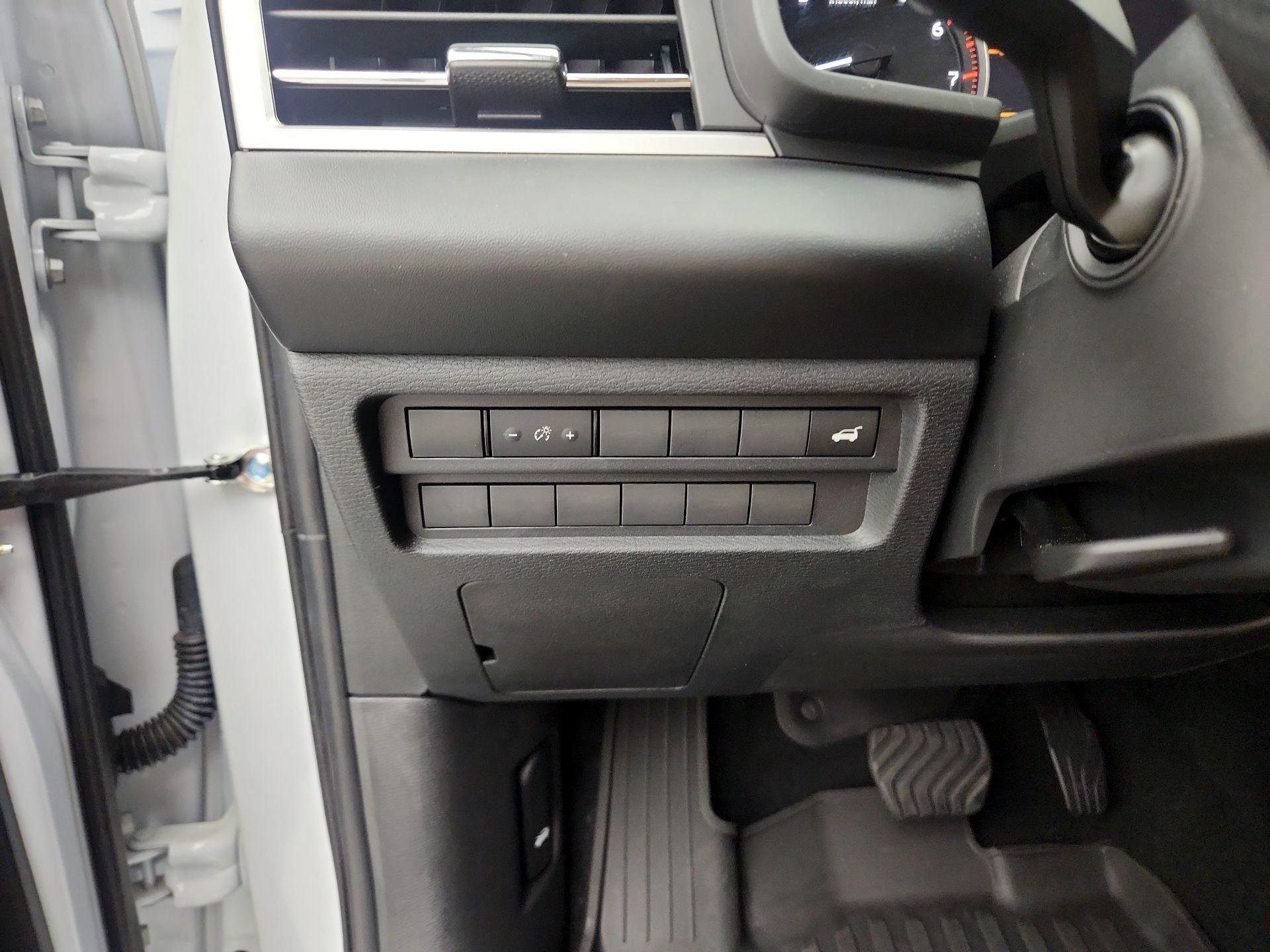 Thumbnail: 2023 Mitsubishi Outlander - 13