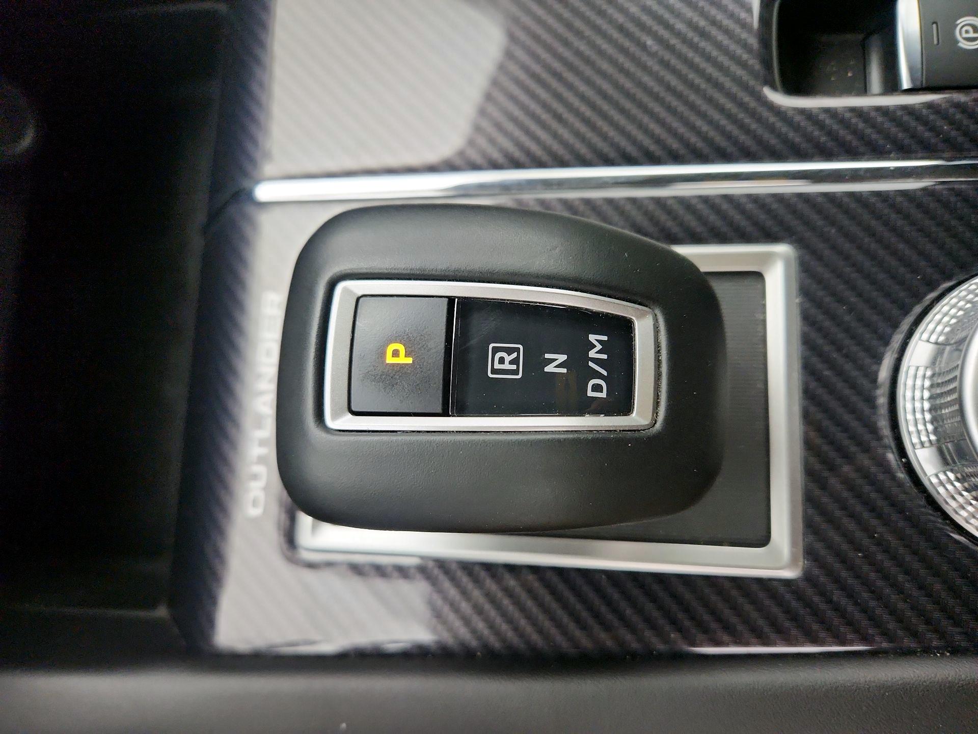 Thumbnail: 2023 Mitsubishi Outlander - 17