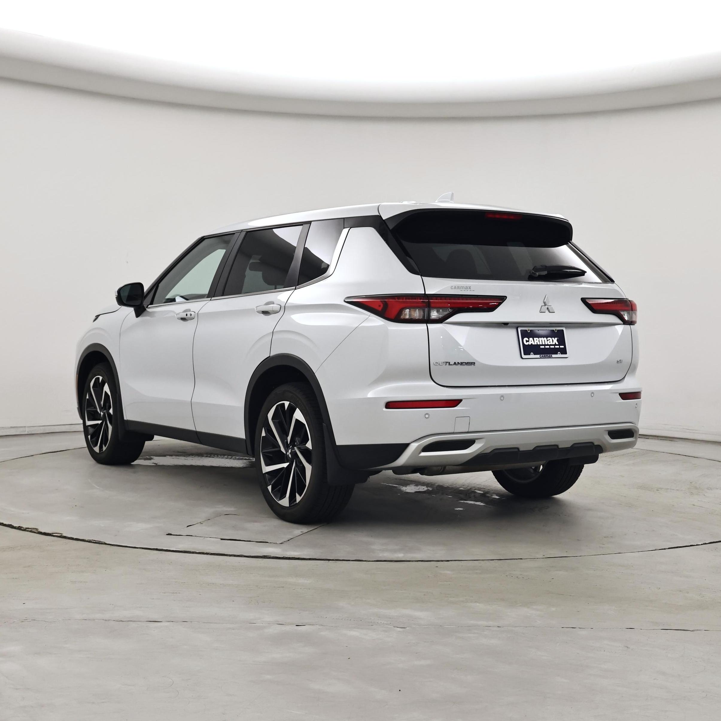 Thumbnail: 2023 Mitsubishi Outlander - 2