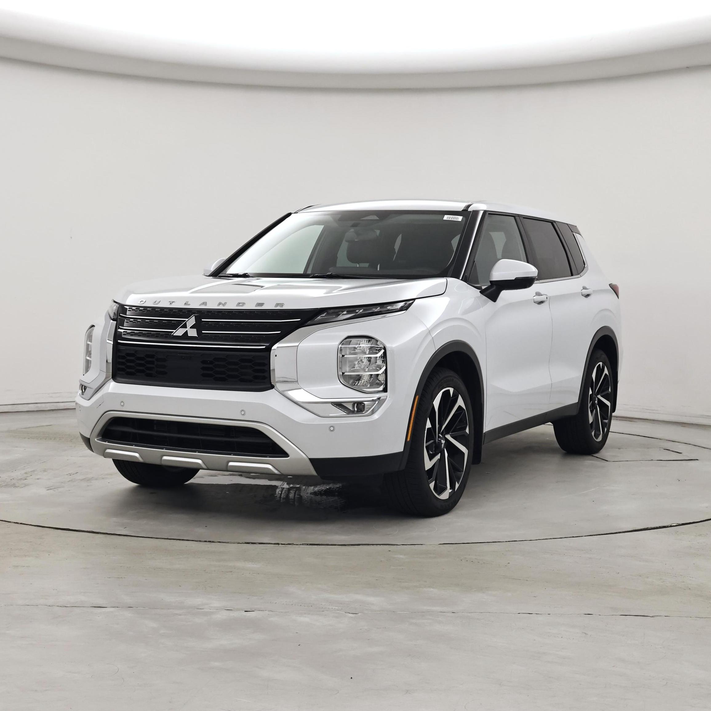 Thumbnail: 2023 Mitsubishi Outlander - 4