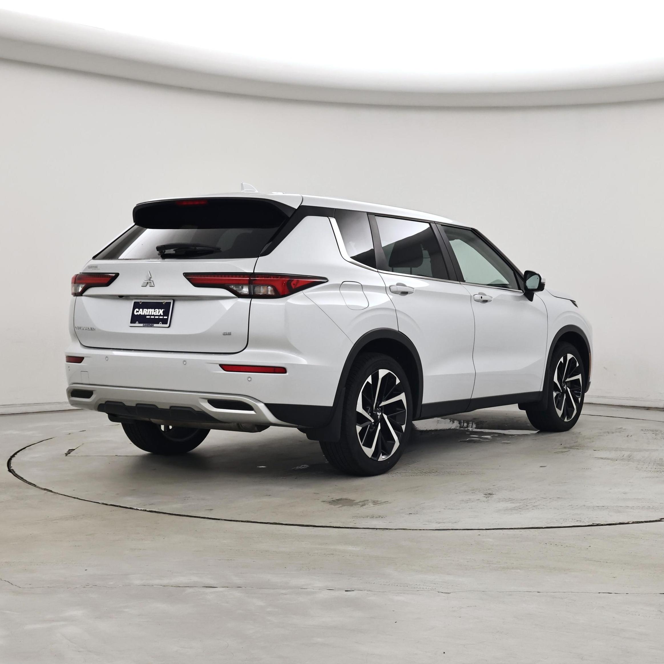 Thumbnail: 2023 Mitsubishi Outlander - 8