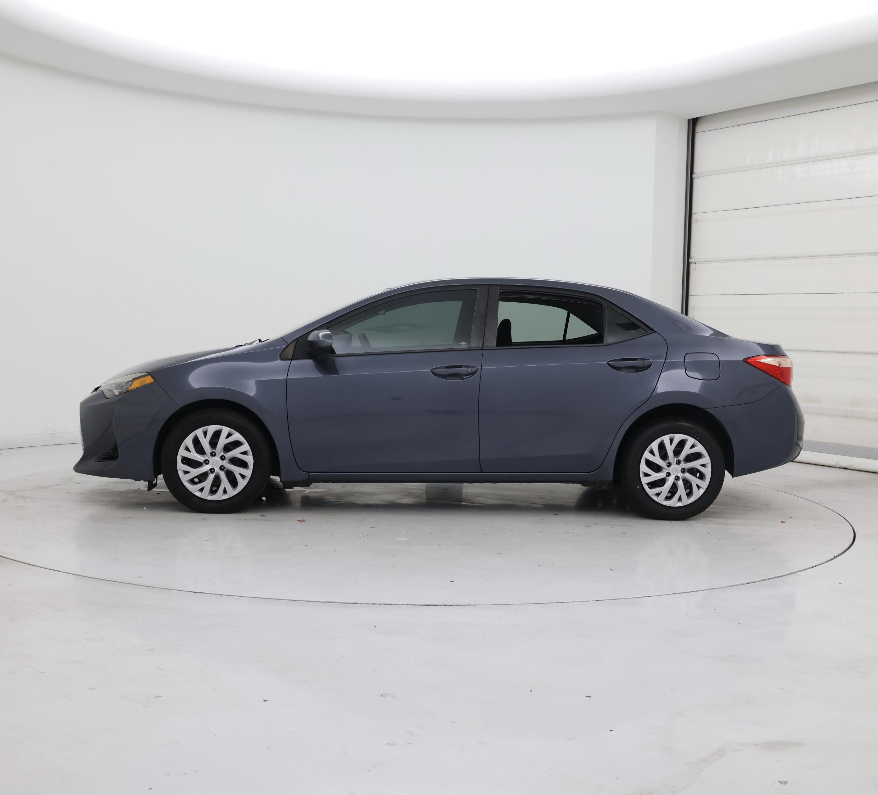 Thumbnail: 2017 Toyota Corolla - 3