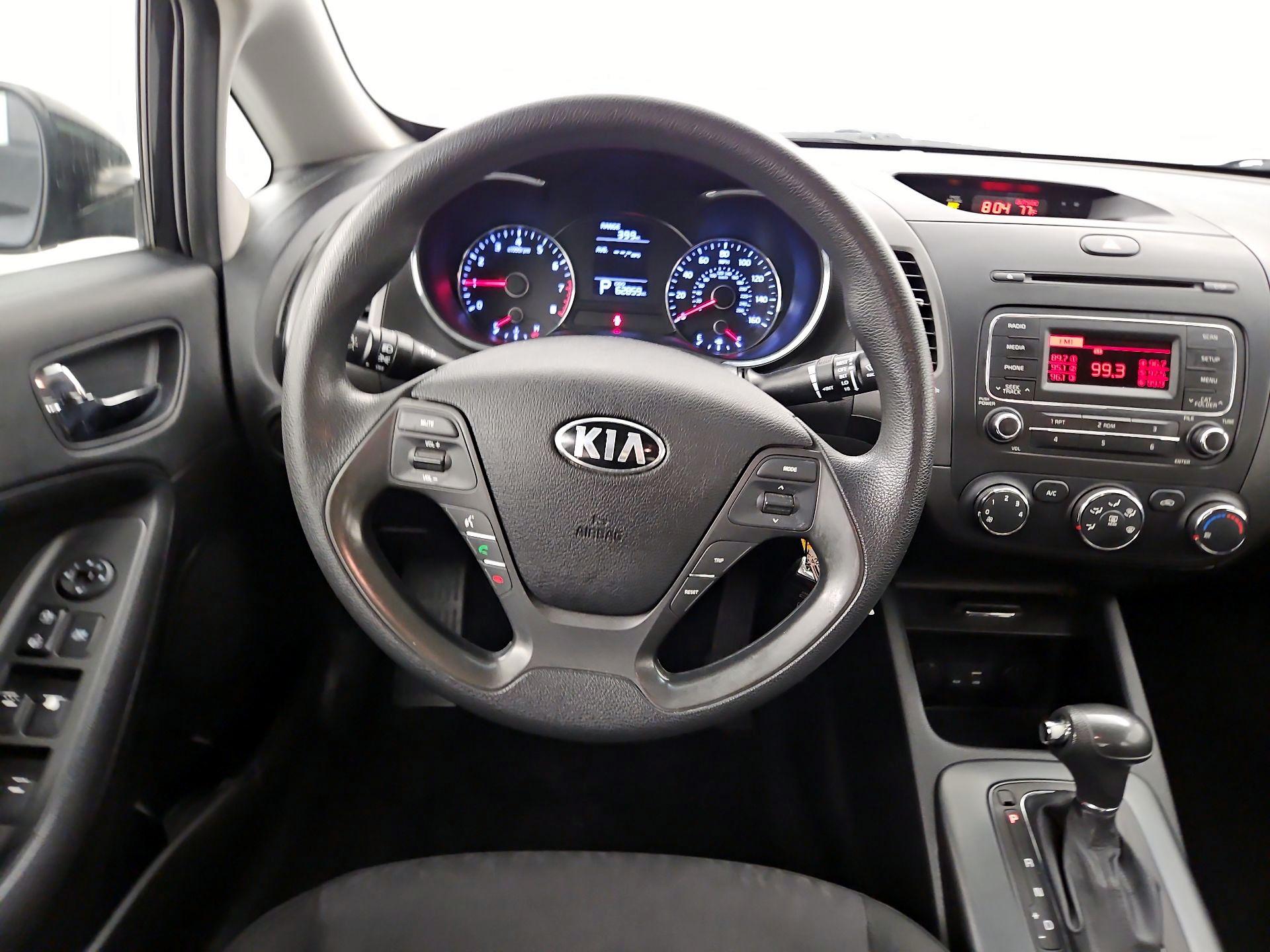Thumbnail: 2016 Kia Forte - 10