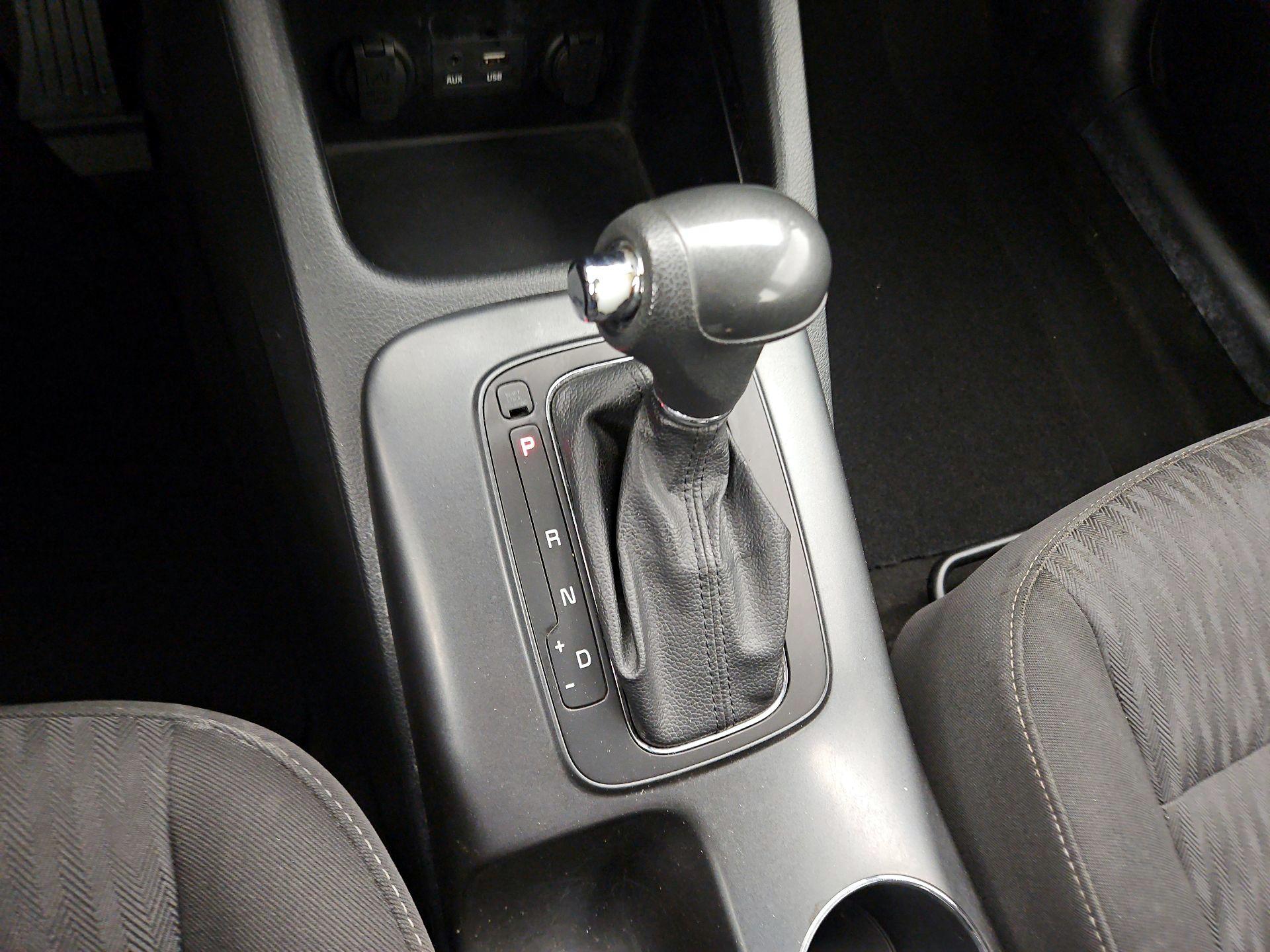Thumbnail: 2016 Kia Forte - 16