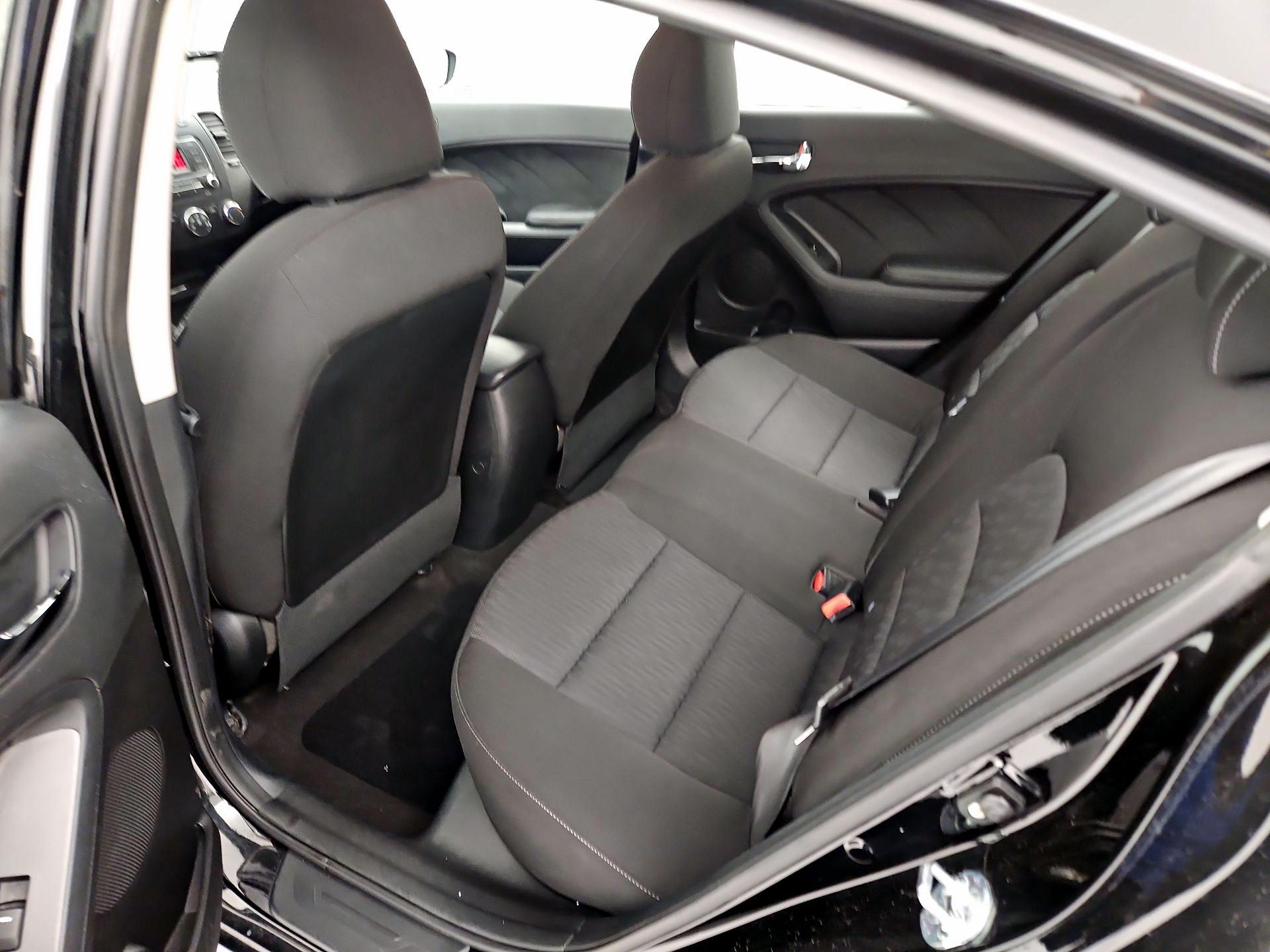 Thumbnail: 2016 Kia Forte - 18