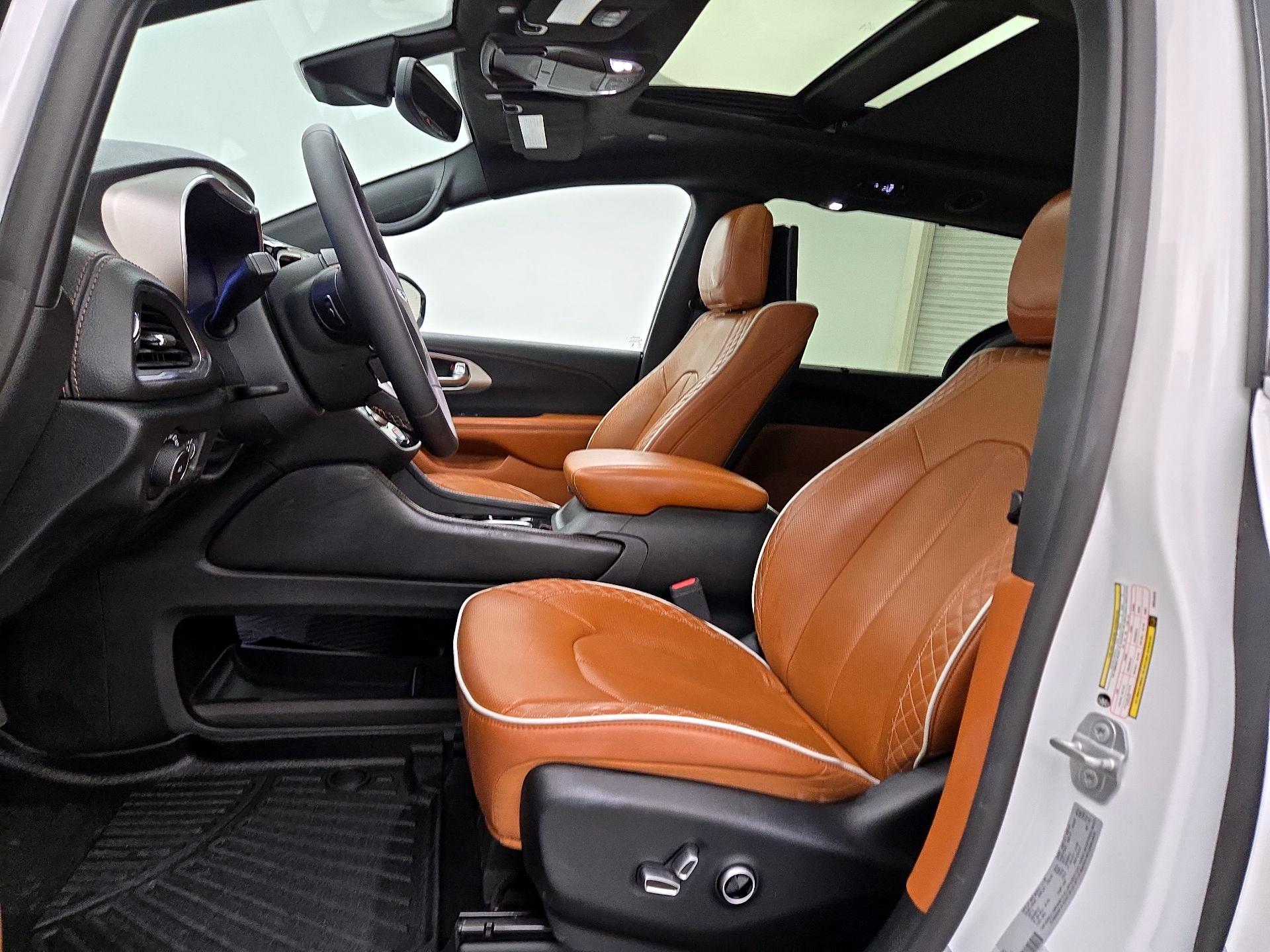 Thumbnail: 2025 Chrysler Pacifica - 11