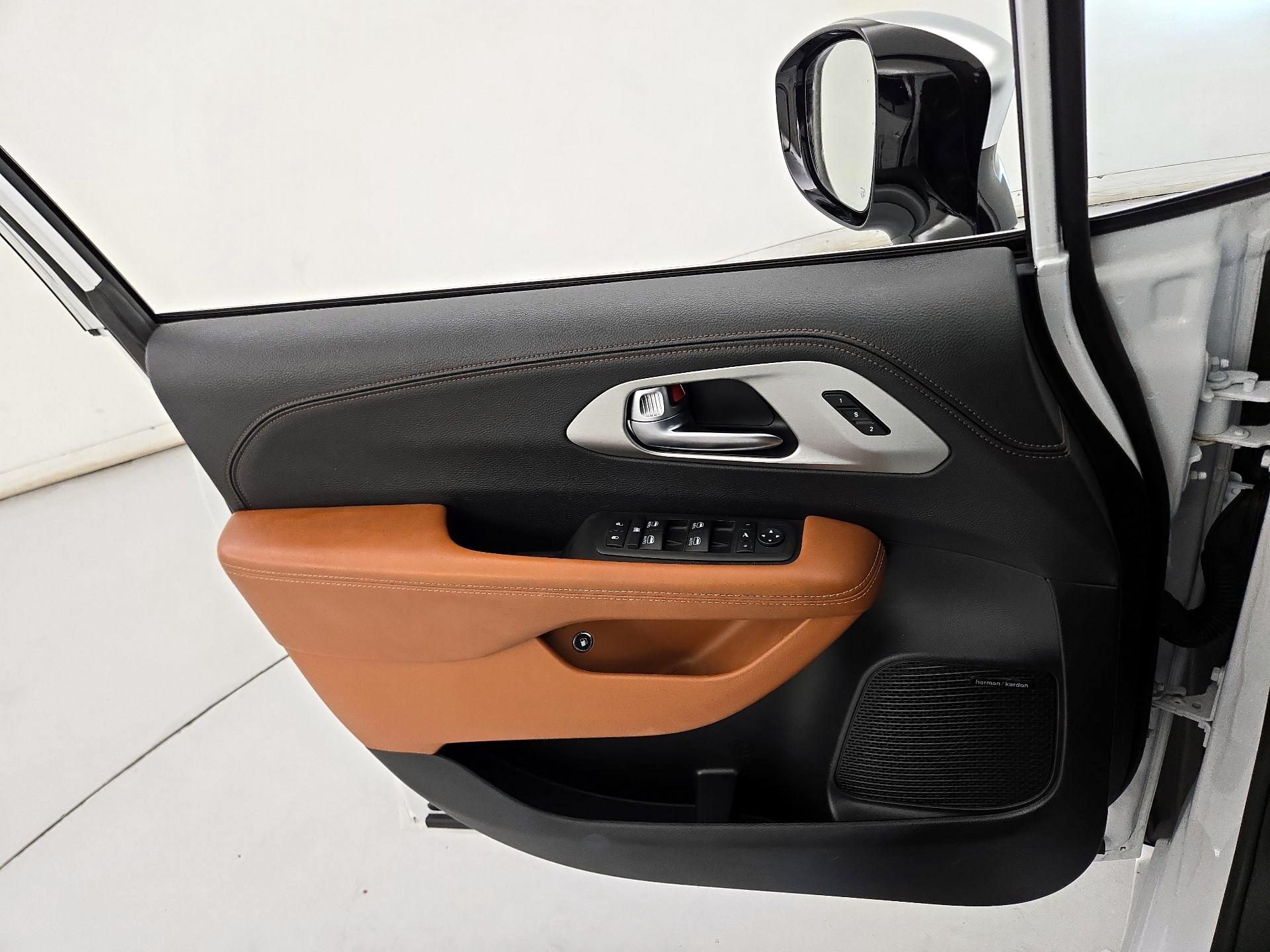 Thumbnail: 2025 Chrysler Pacifica - 12