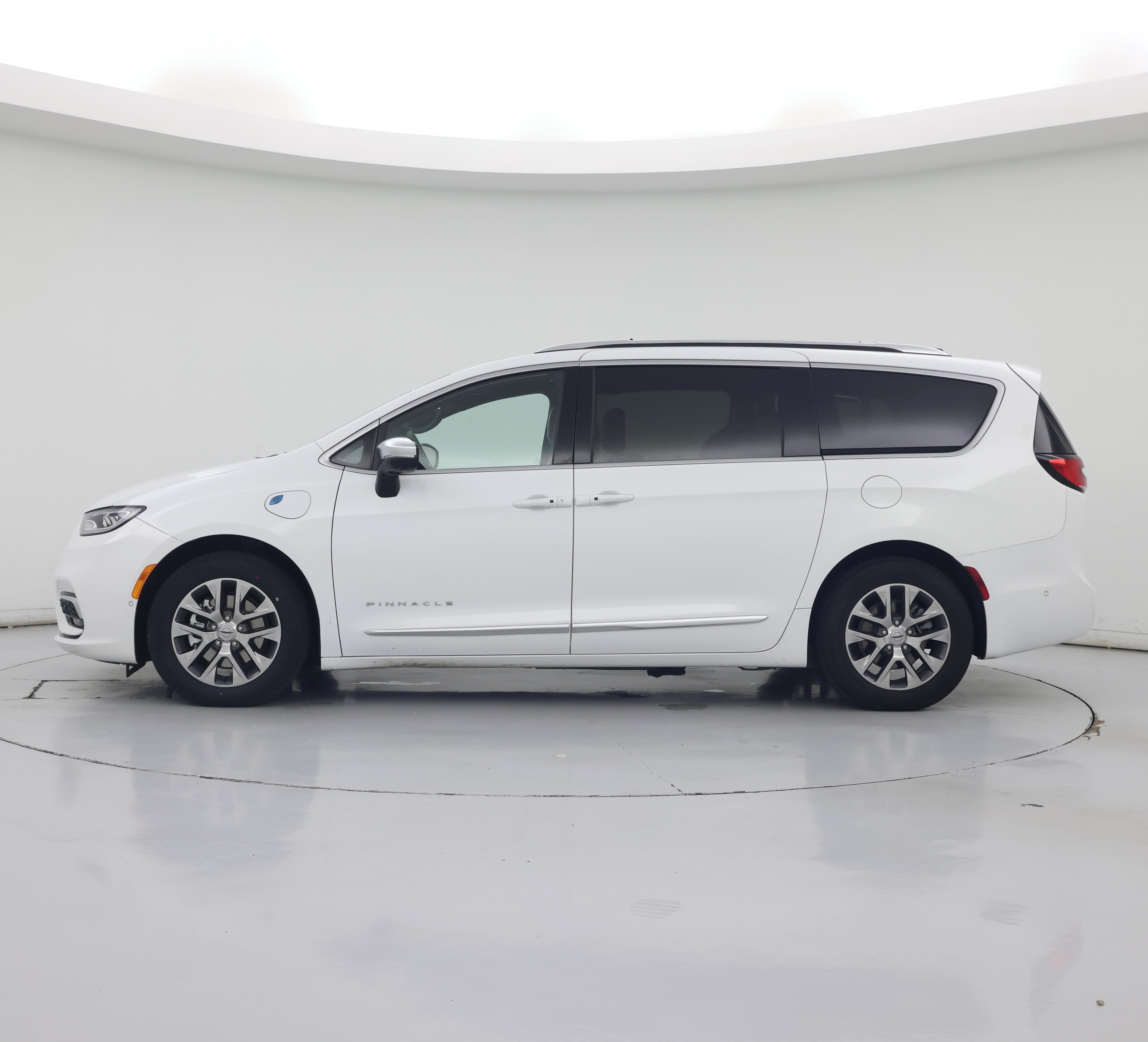 Thumbnail: 2025 Chrysler Pacifica - 3