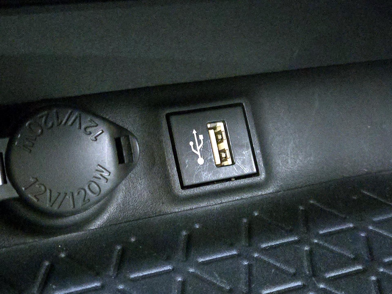 2023 Toyota RAV4 XLE Premium - Photo 19