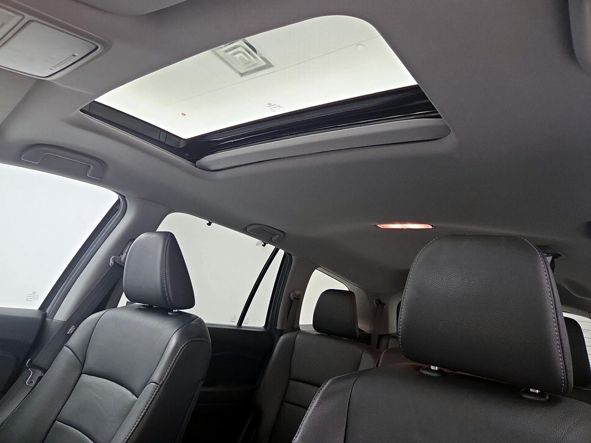 Thumbnail: 2019 Honda Pilot - 19
