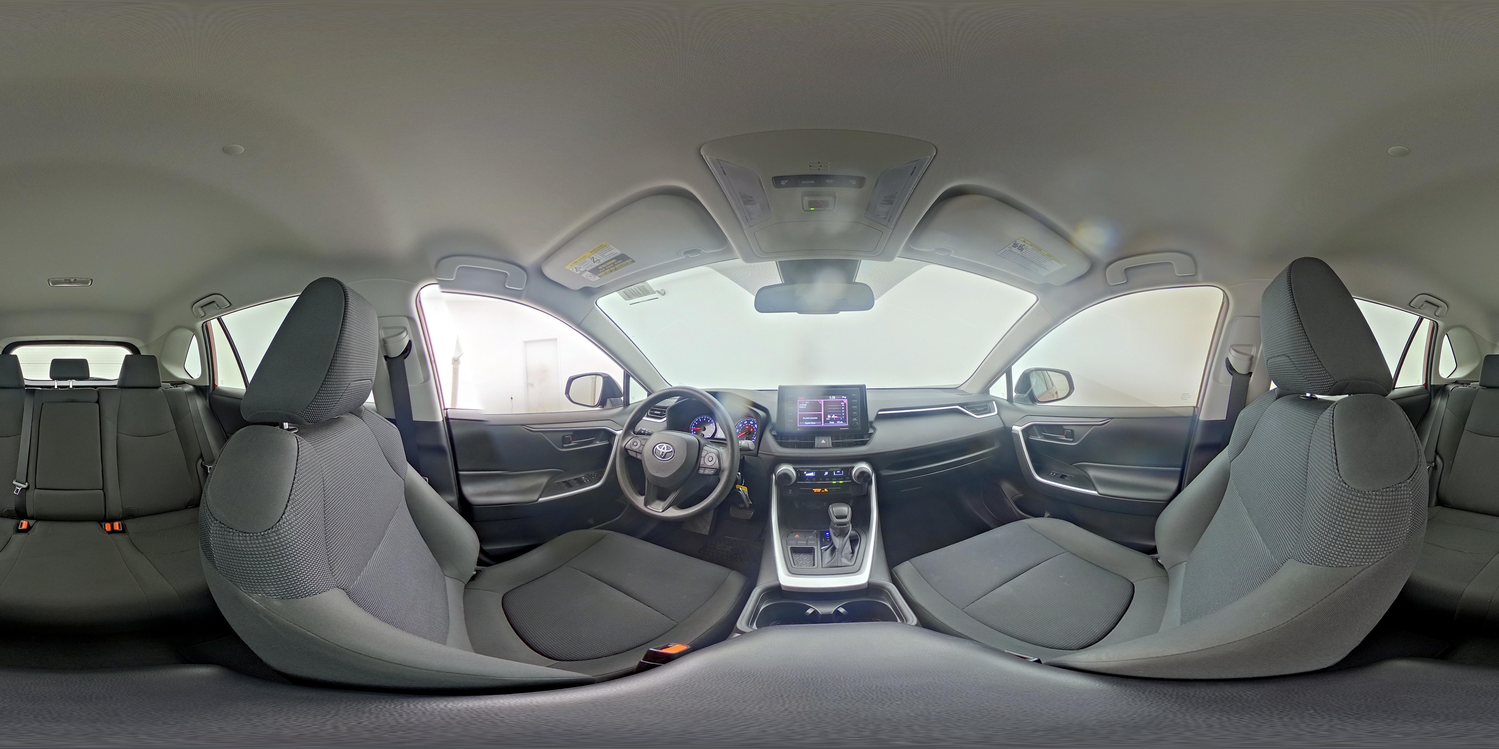 2020 Toyota RAV4 LE - Photo 24