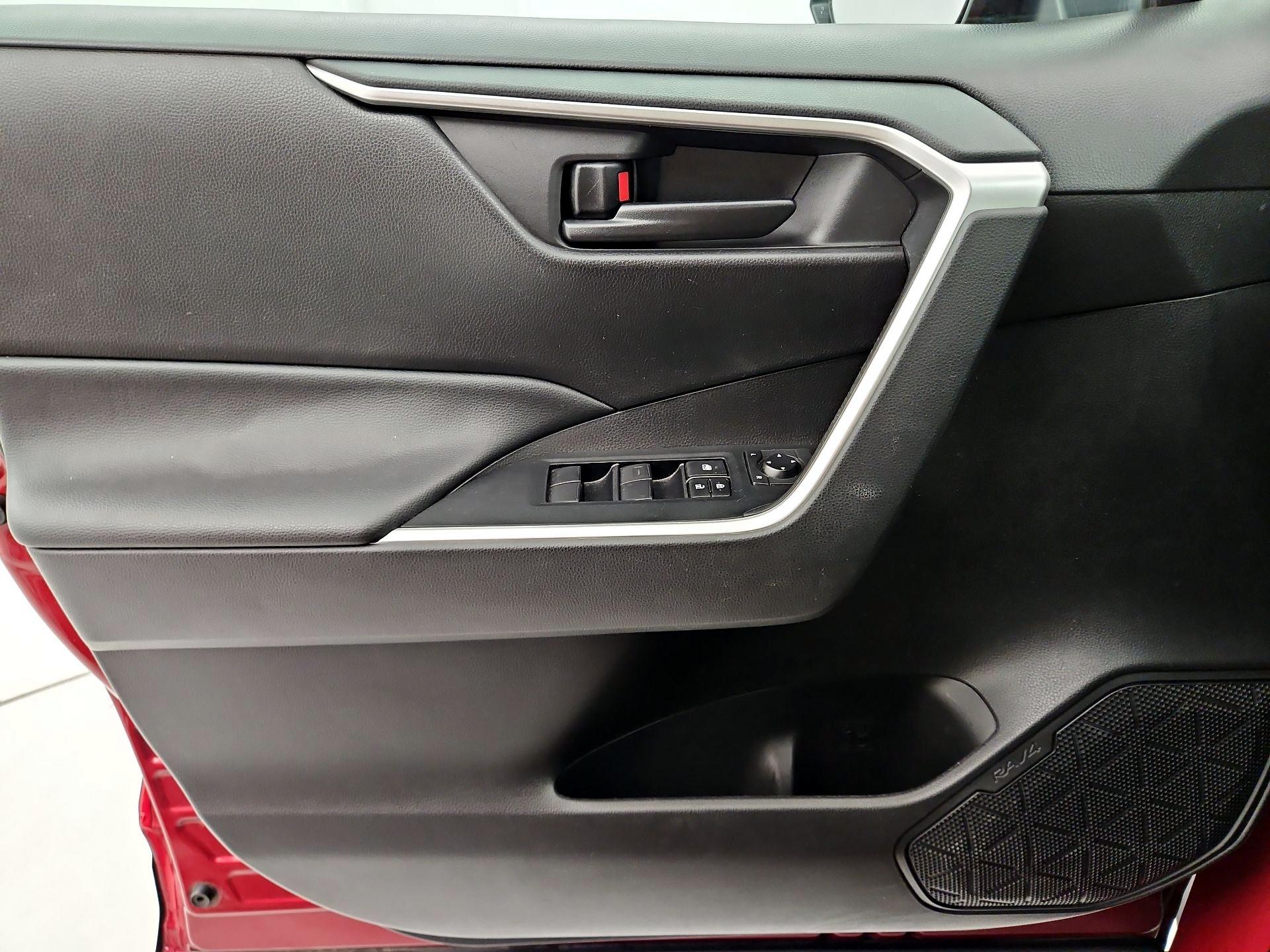 Thumbnail: 2020 Toyota RAV4 - 12