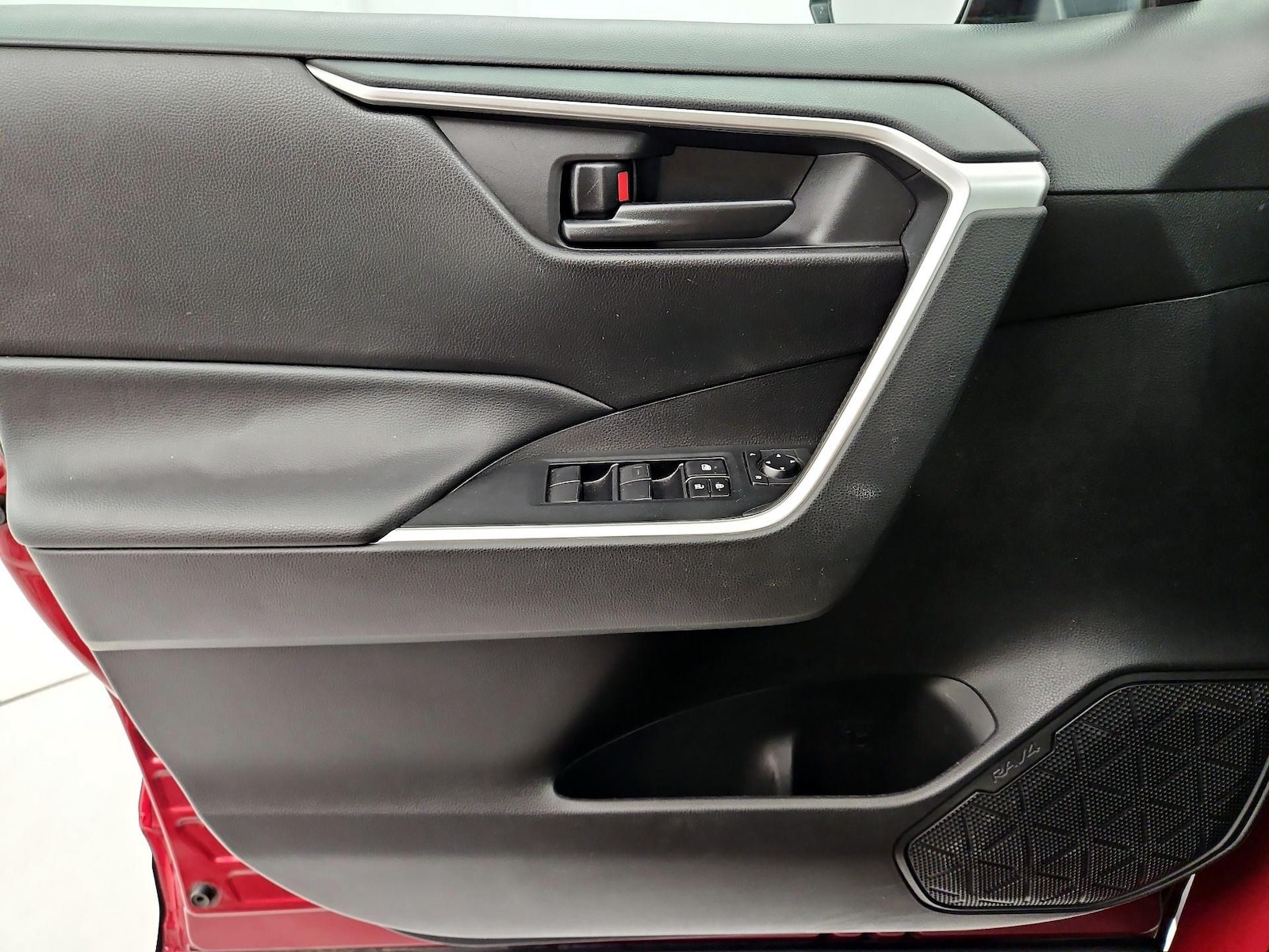 2020 Toyota RAV4 LE - Photo 13