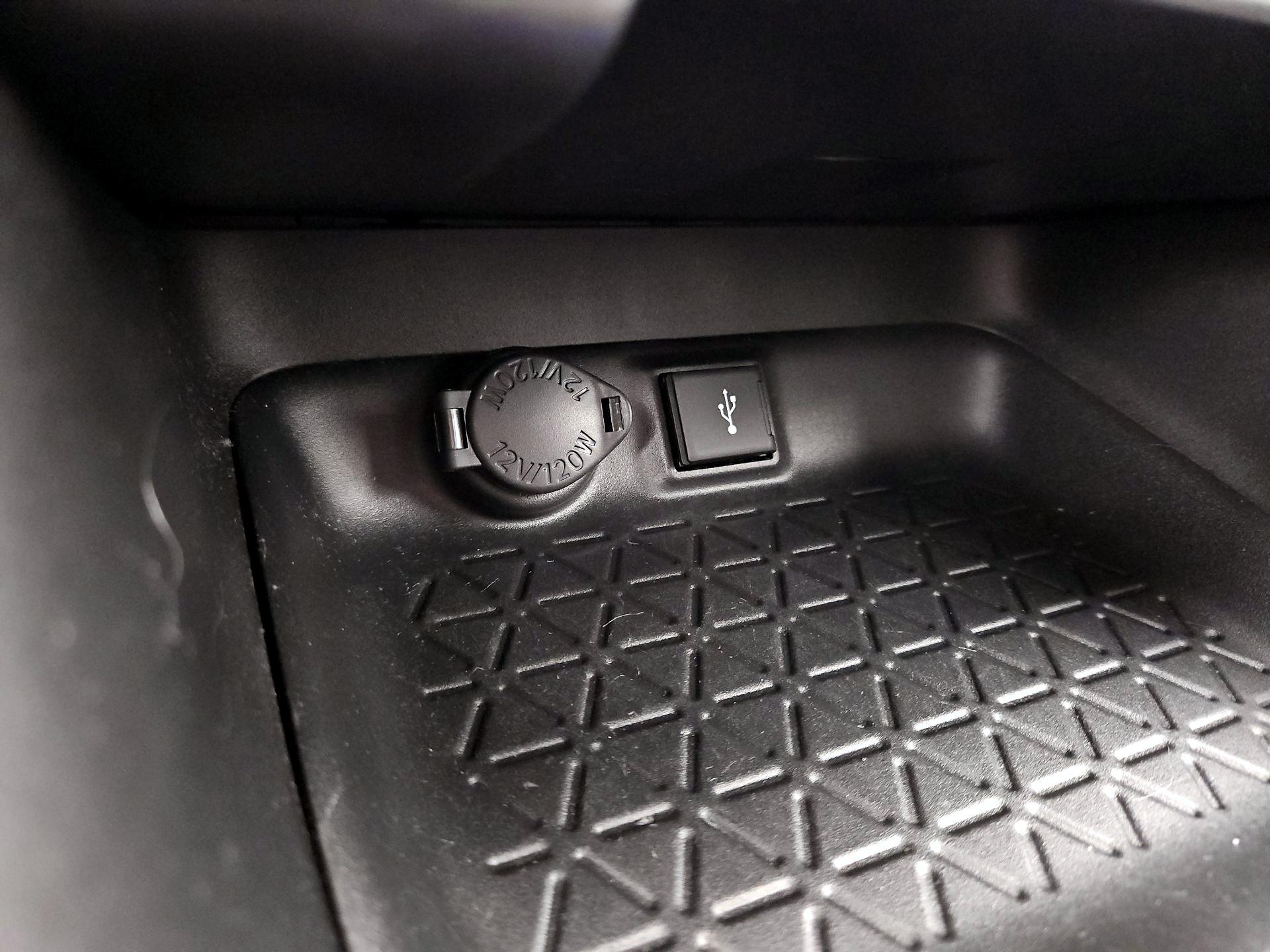 Thumbnail: 2020 Toyota RAV4 - 18