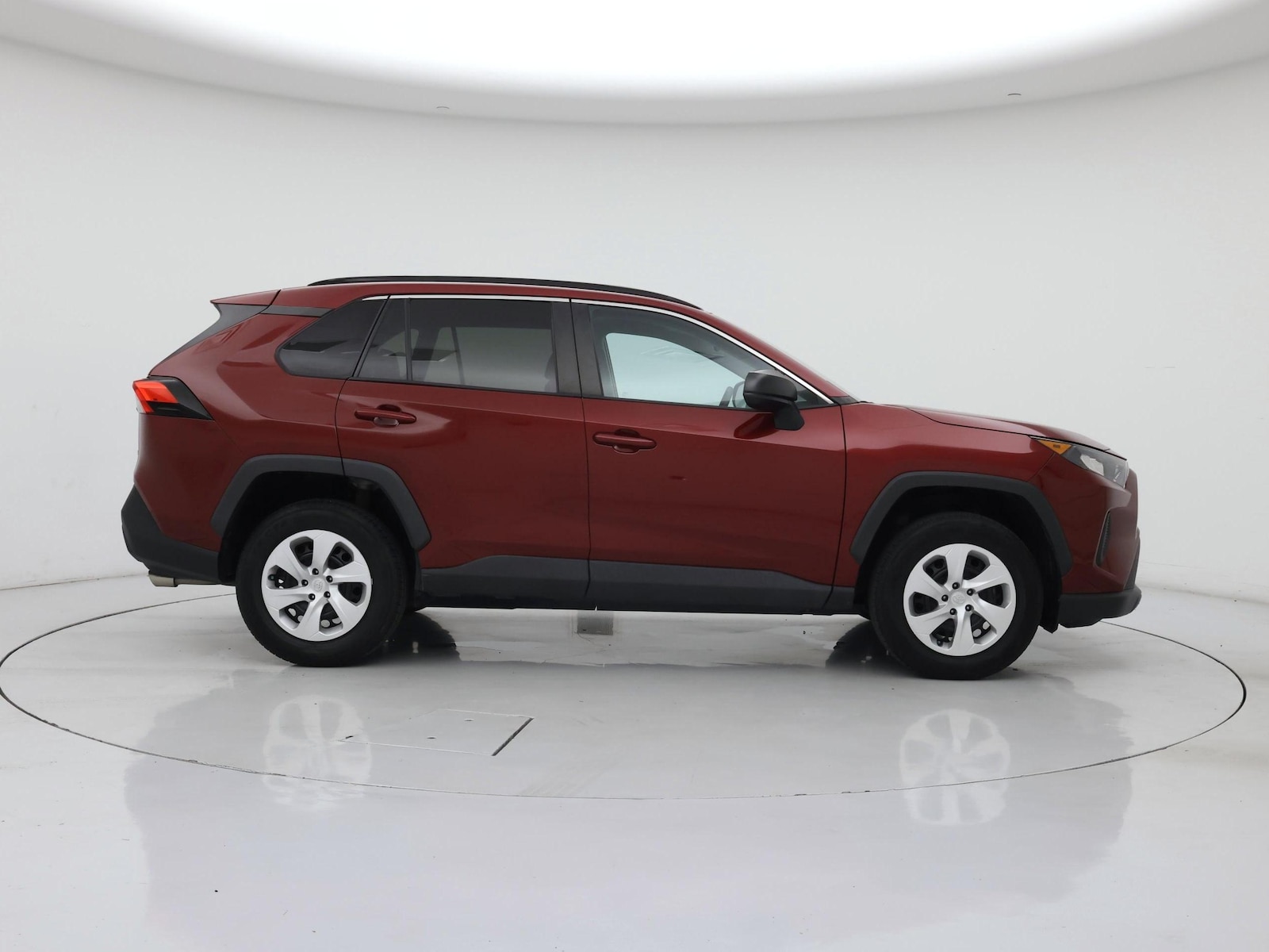 2020 Toyota RAV4 LE - Photo 8