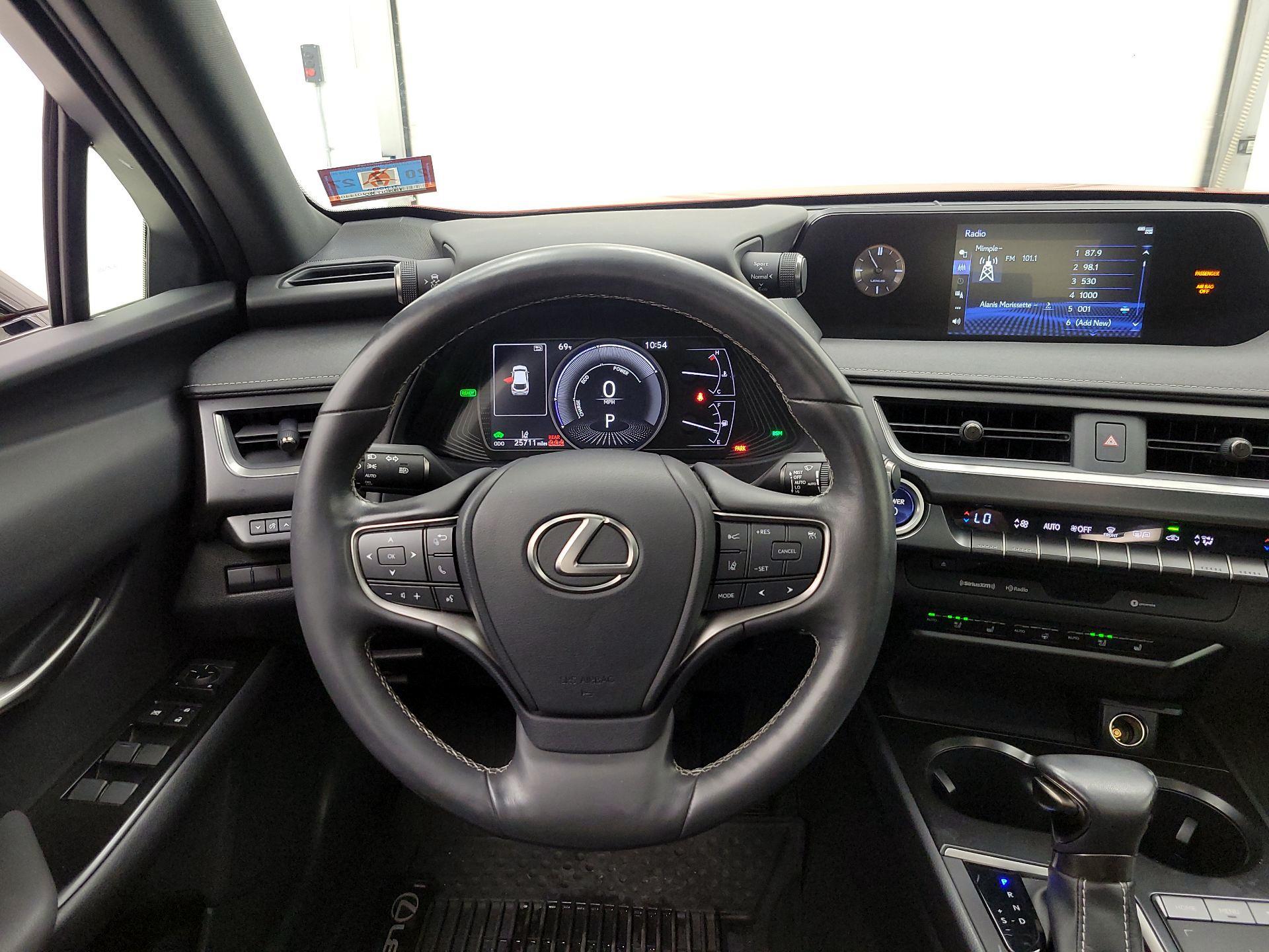 Thumbnail: 2019 Lexus UX - 10