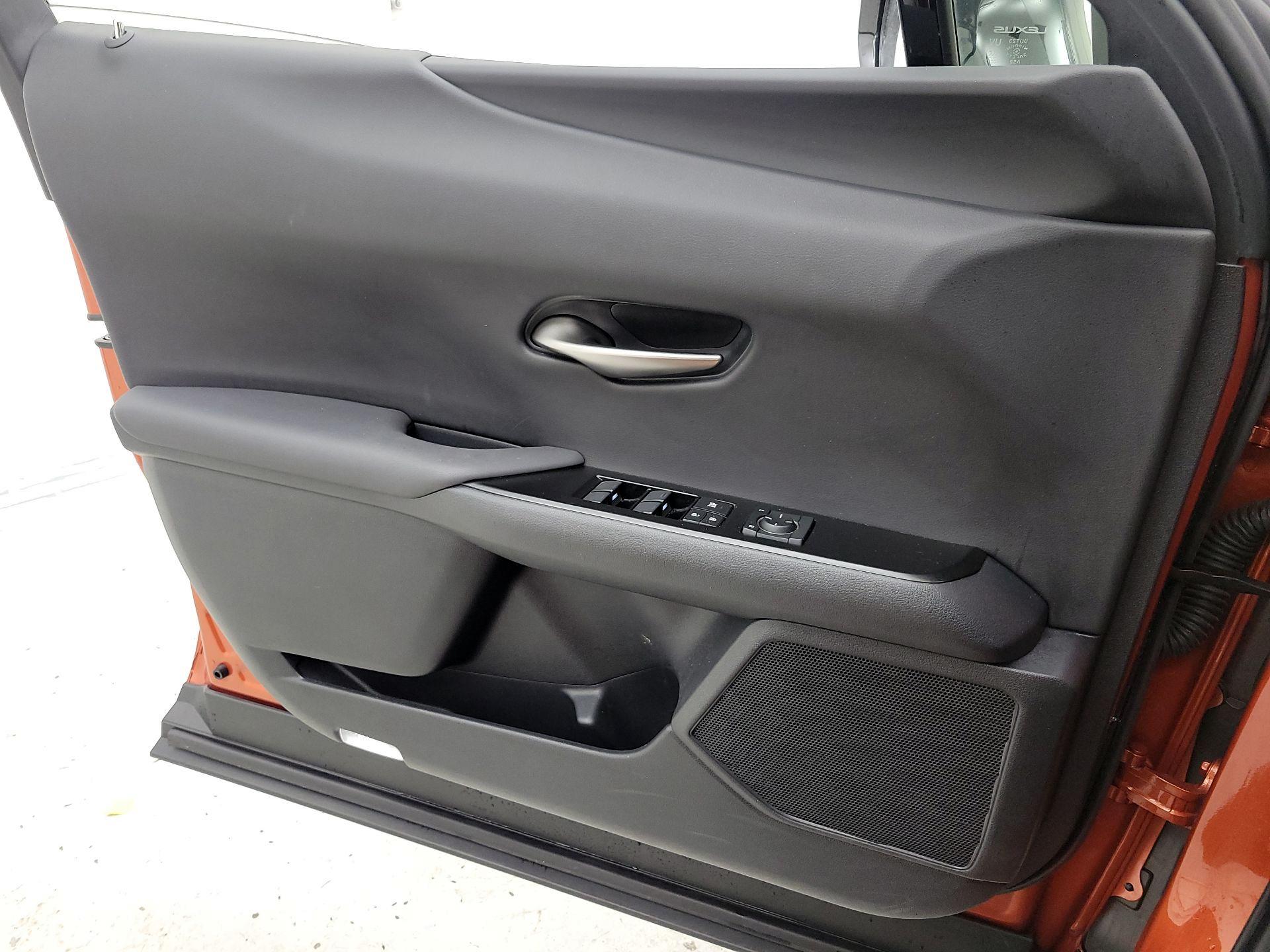 Thumbnail: 2019 Lexus UX - 12