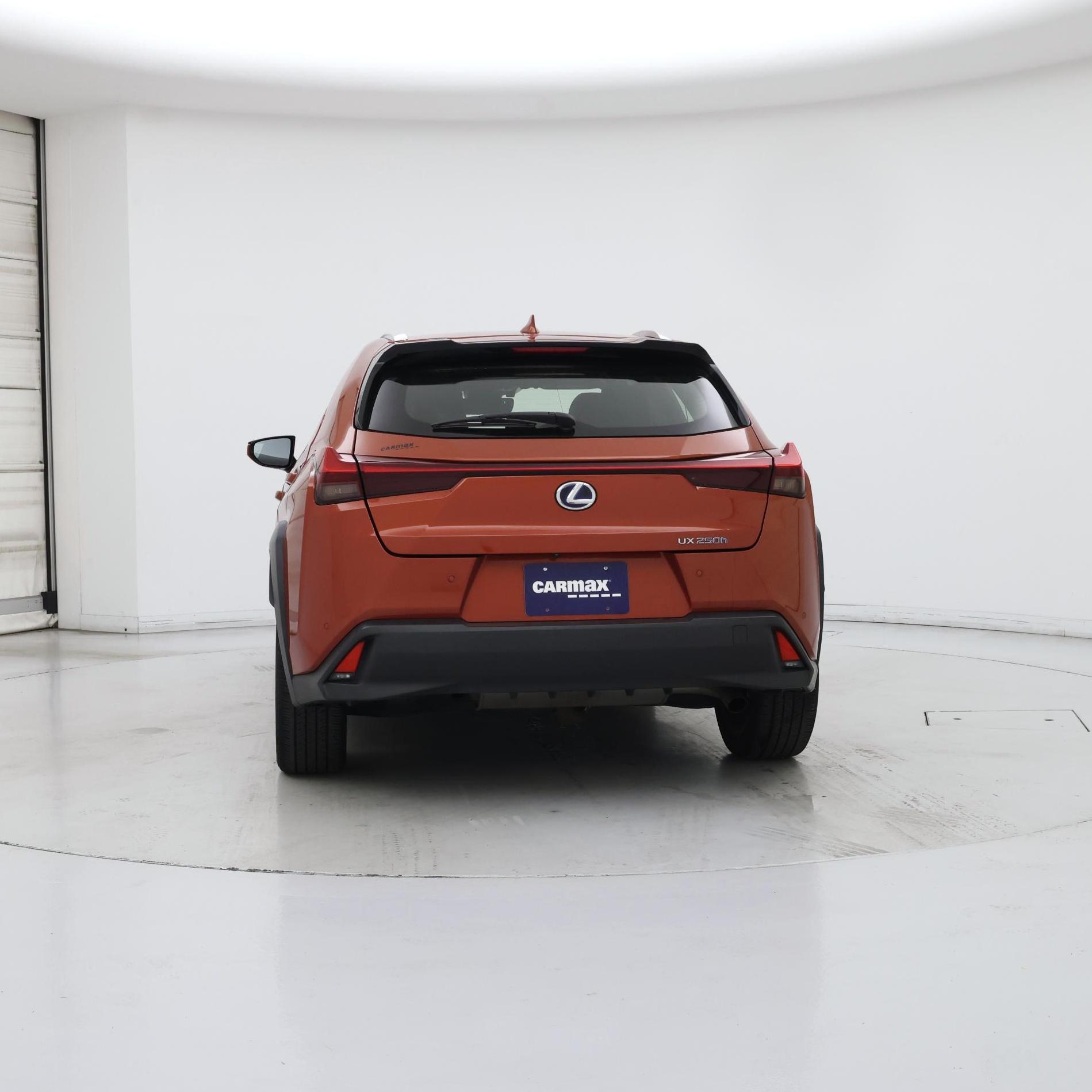 Thumbnail: 2019 Lexus UX - 6