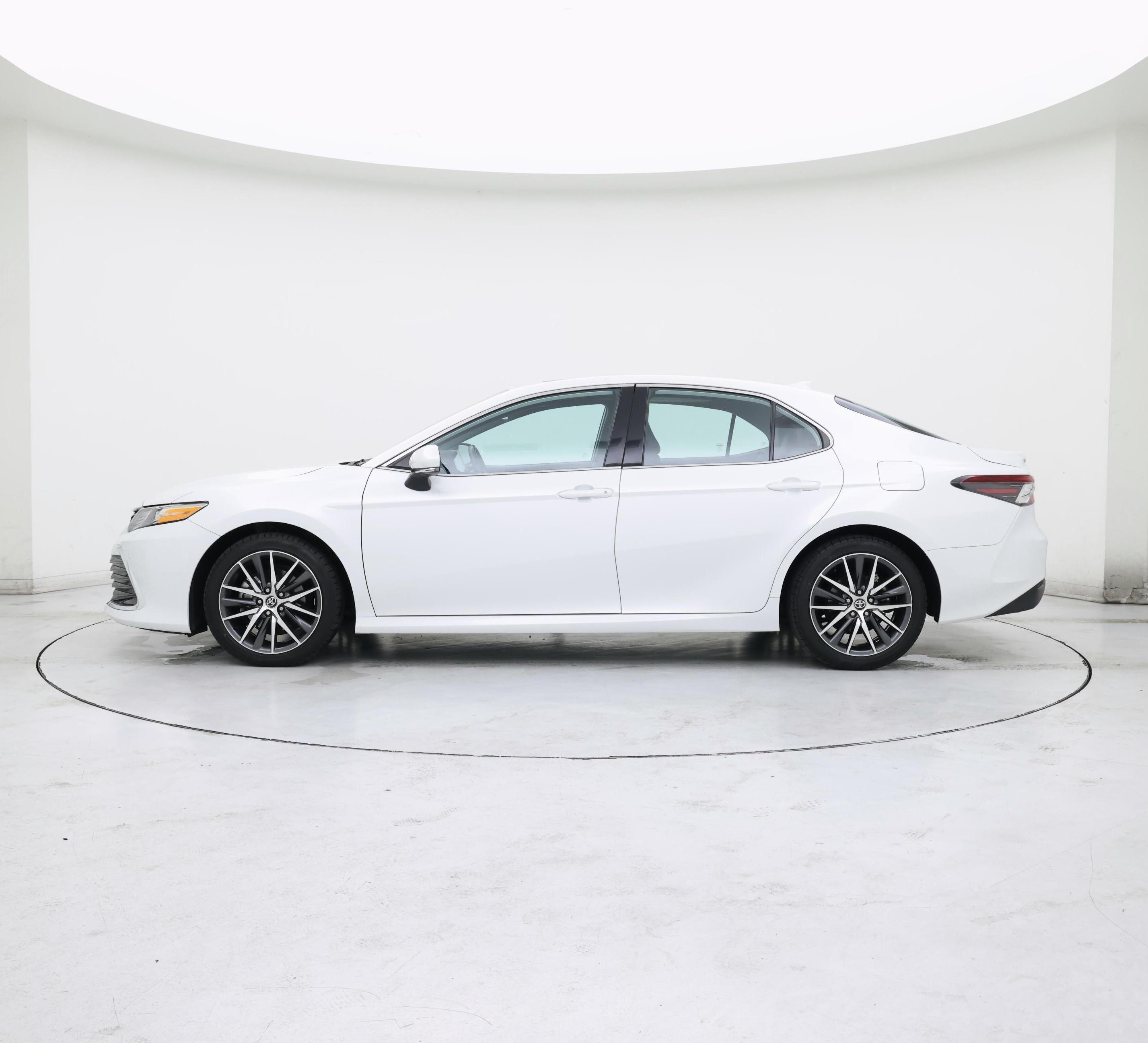 Thumbnail: 2022 Toyota Camry - 3