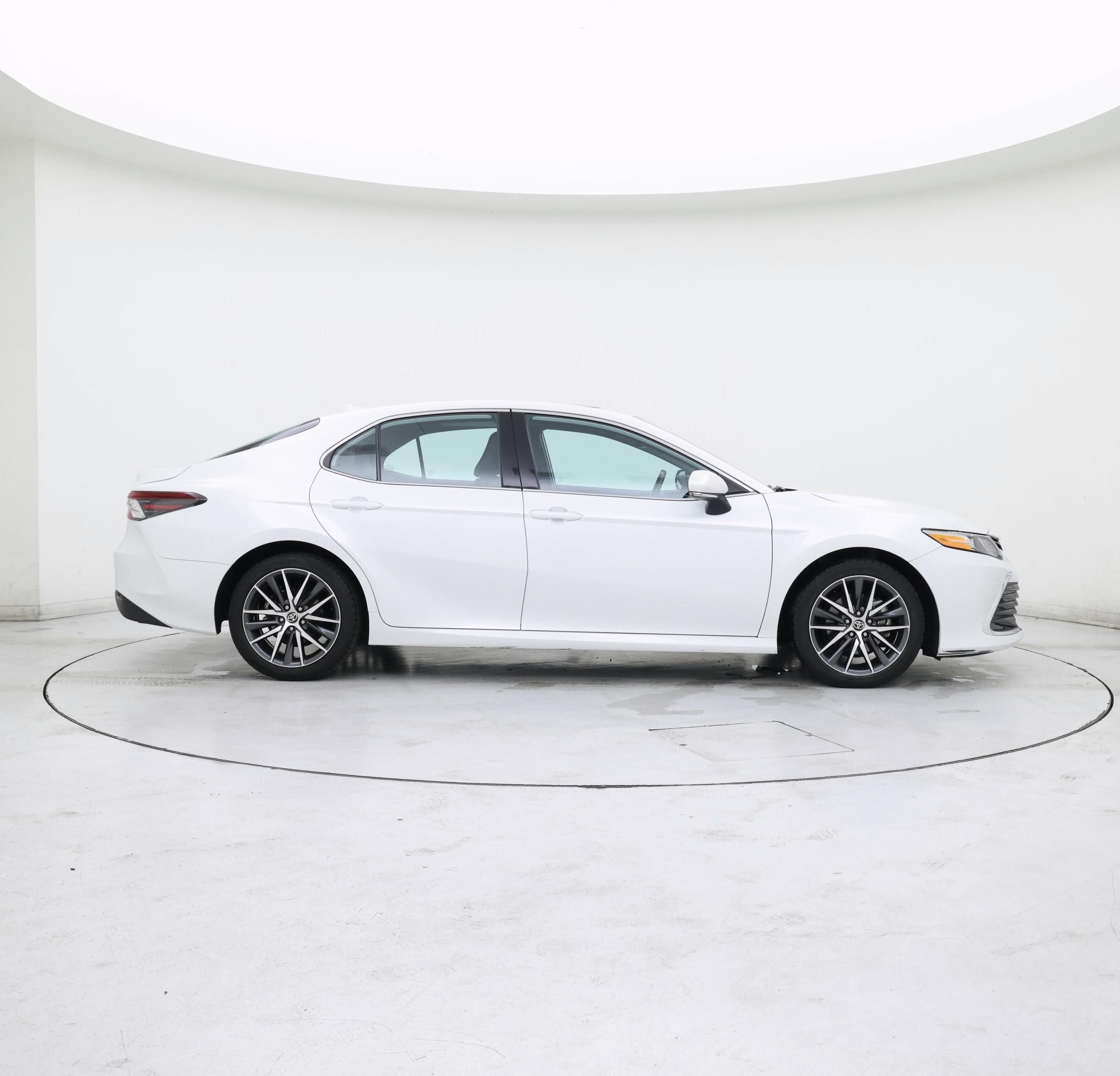 Thumbnail: 2022 Toyota Camry - 7