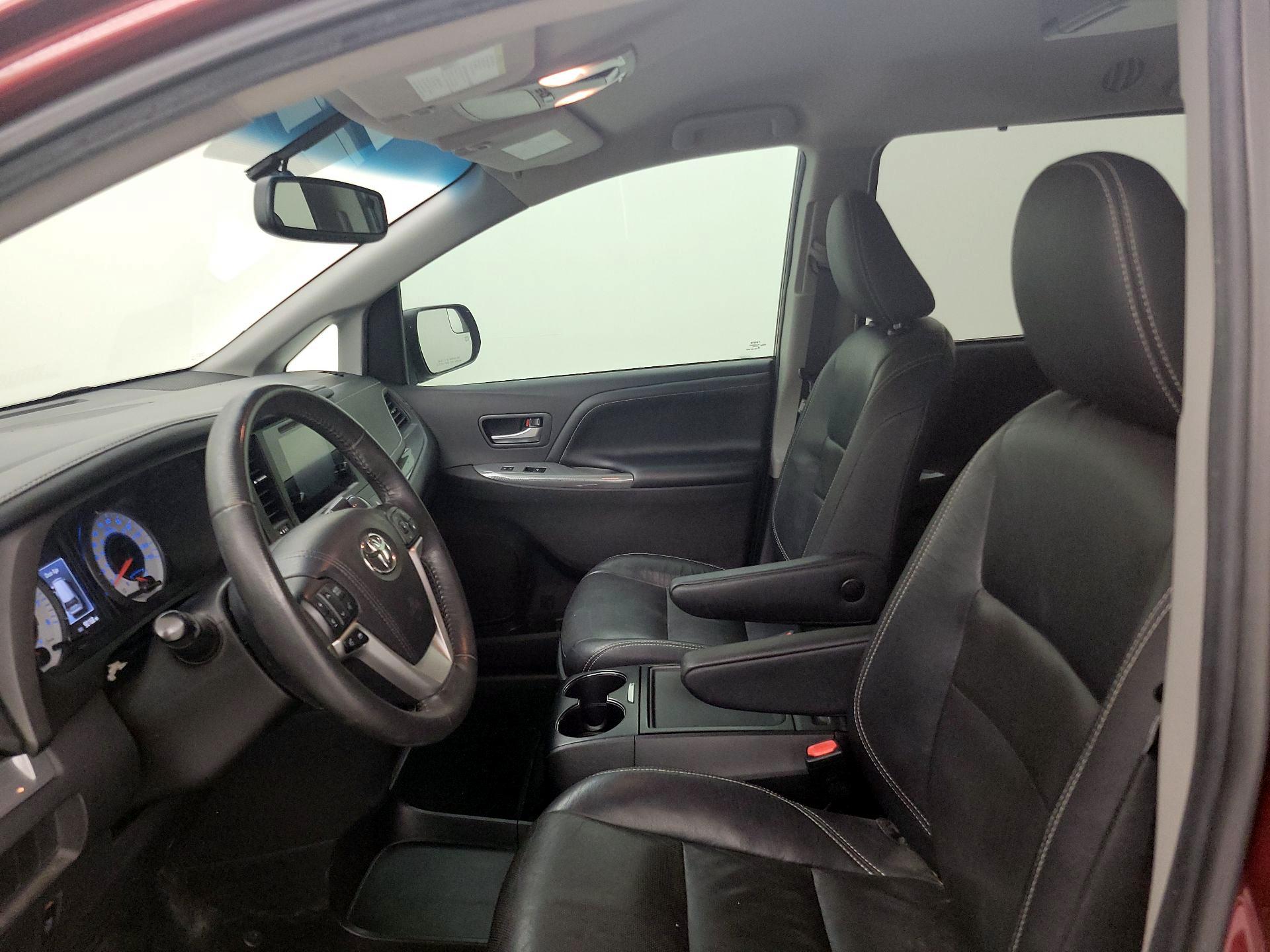 Thumbnail: 2017 Toyota Sienna - 11