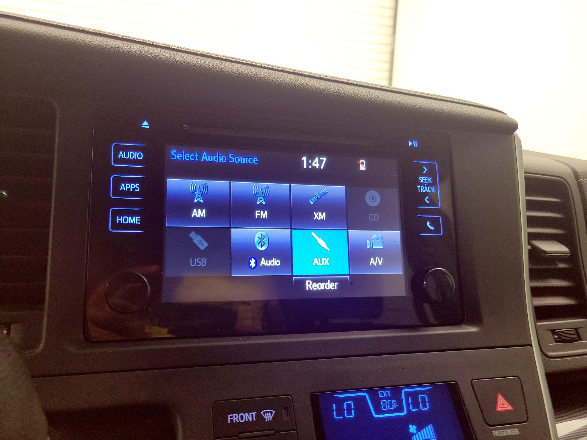Thumbnail: 2017 Toyota Sienna - 15