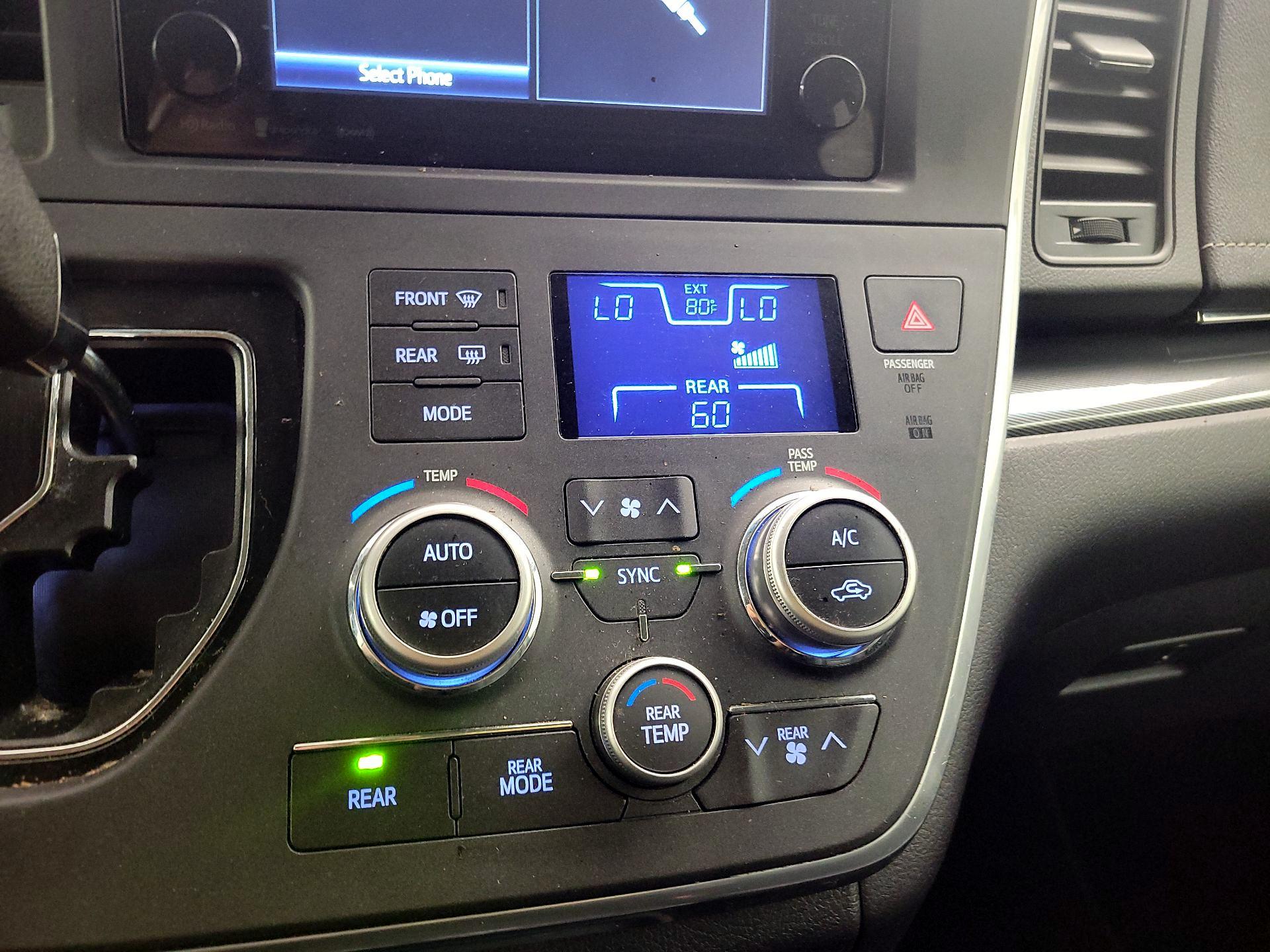 Thumbnail: 2017 Toyota Sienna - 16