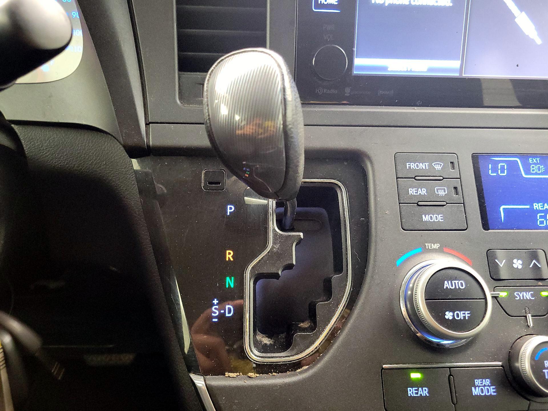 Thumbnail: 2017 Toyota Sienna - 17