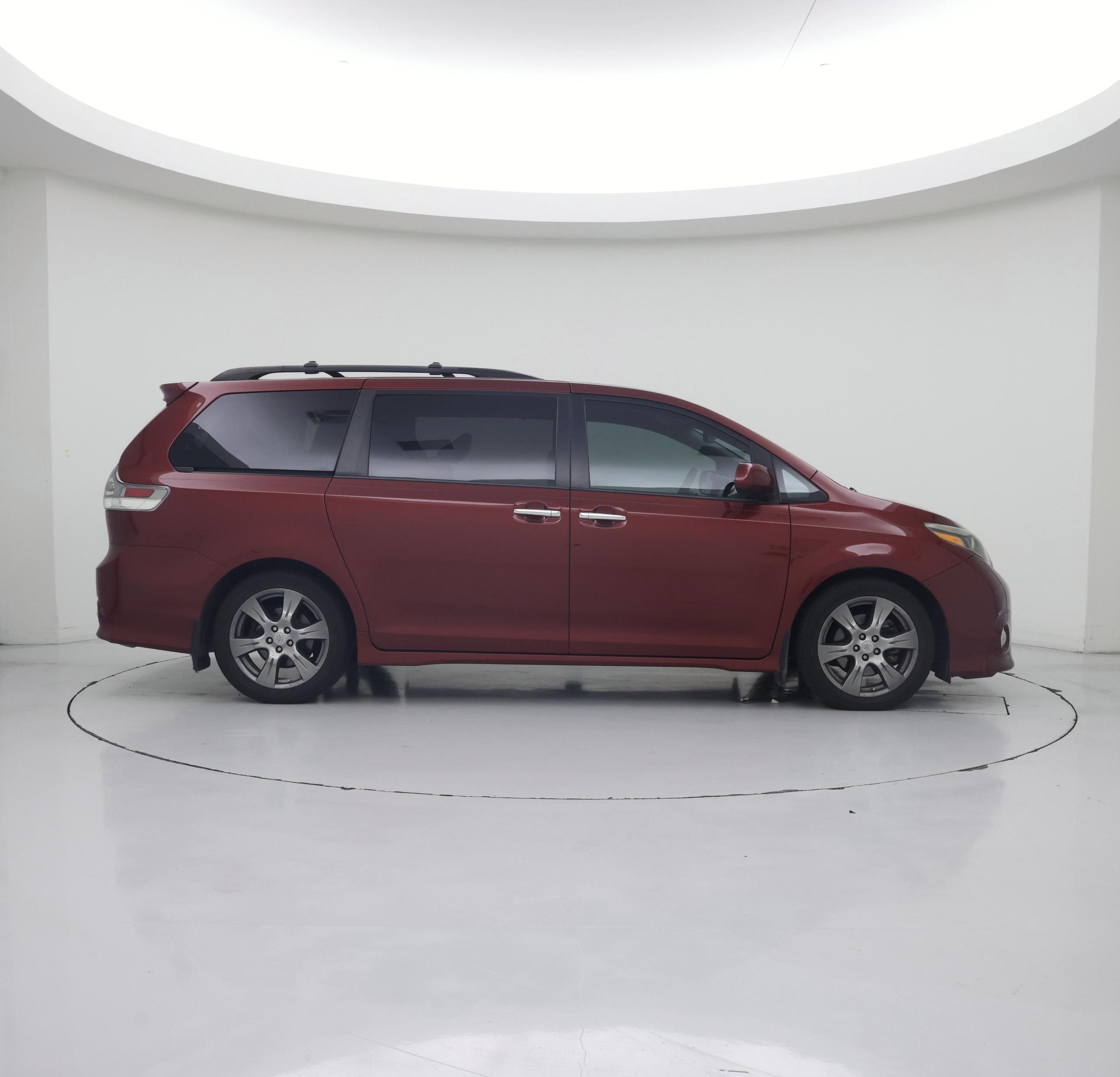 Thumbnail: 2017 Toyota Sienna - 7