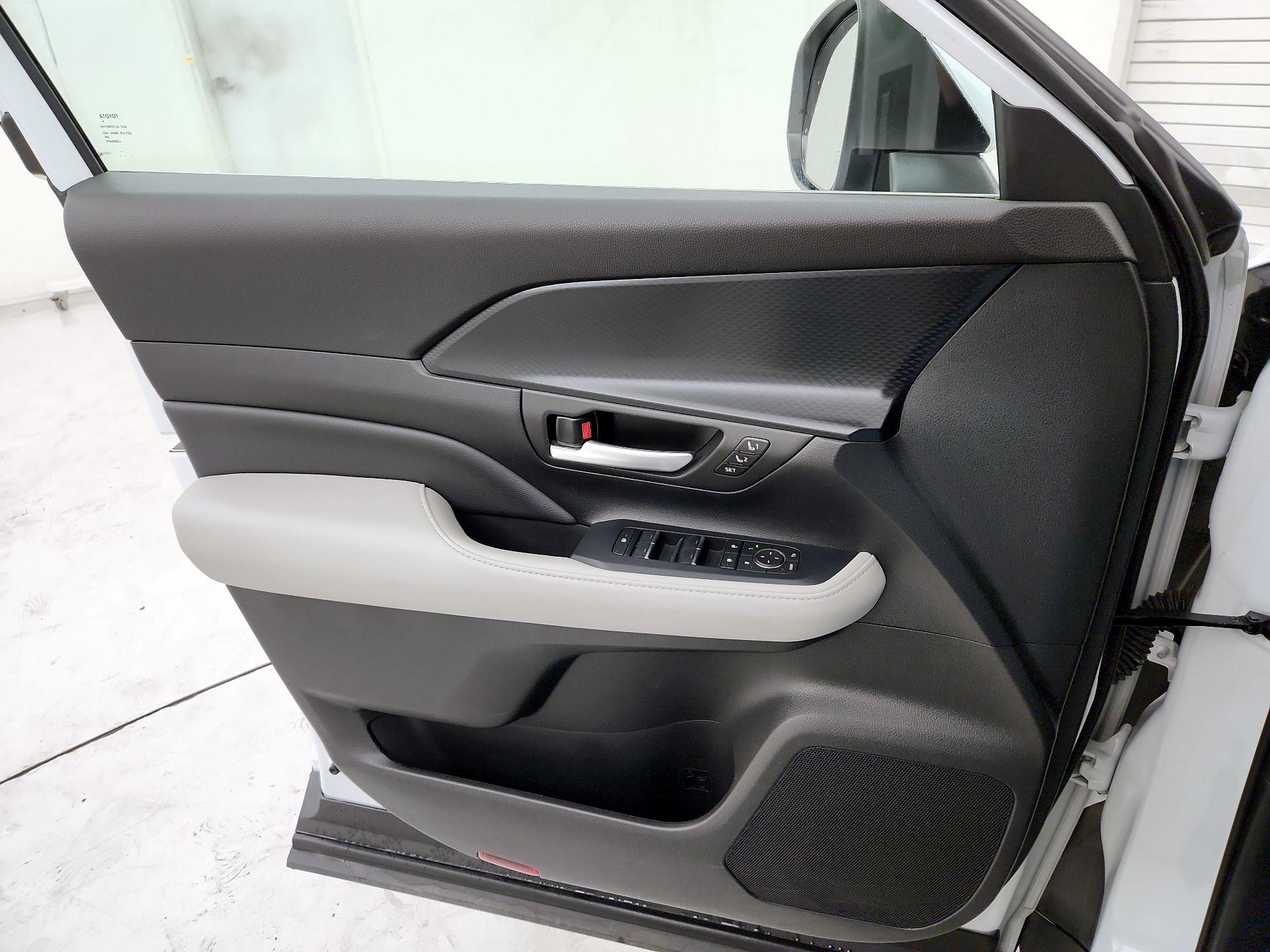 Thumbnail: 2024 Toyota Highlander - 12
