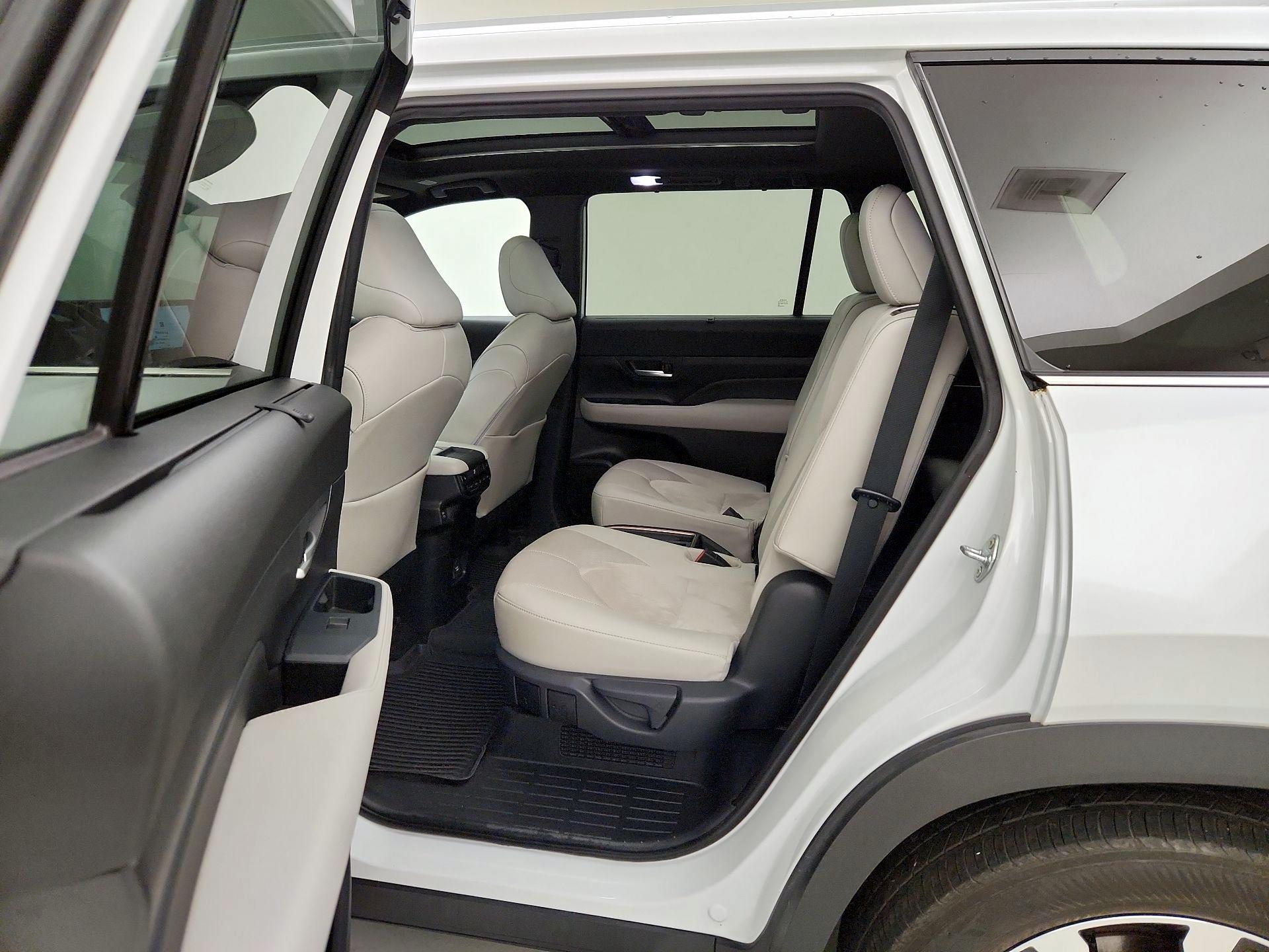 Thumbnail: 2024 Toyota Highlander - 20