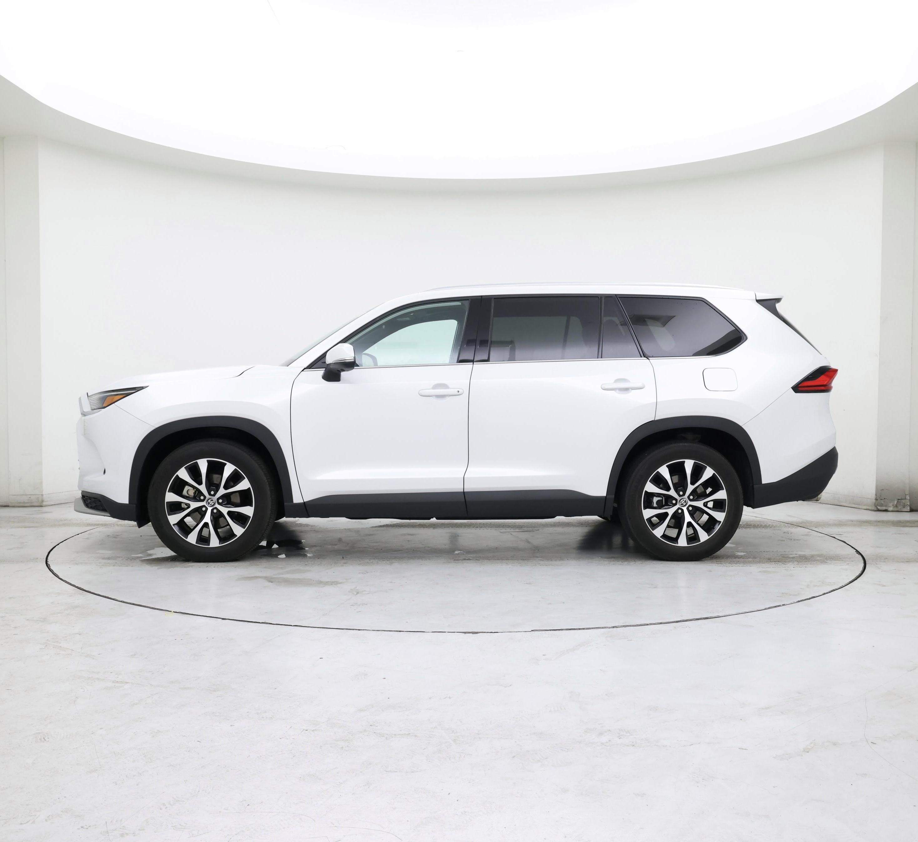 Thumbnail: 2024 Toyota Highlander - 3