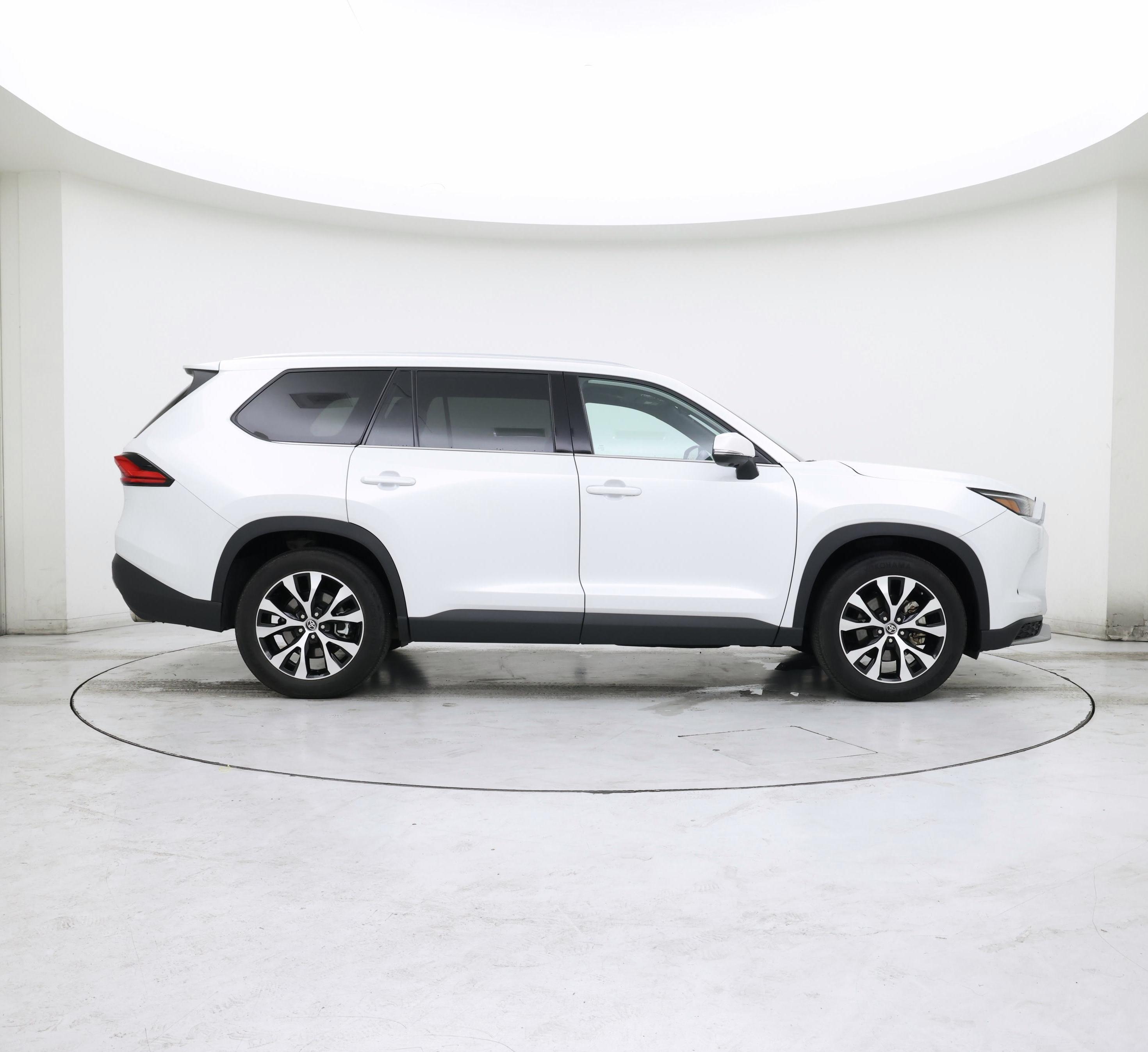 Thumbnail: 2024 Toyota Highlander - 7