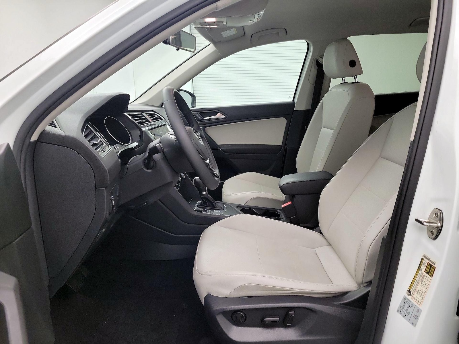 2020 Volkswagen Tiguan SEL - Photo 12