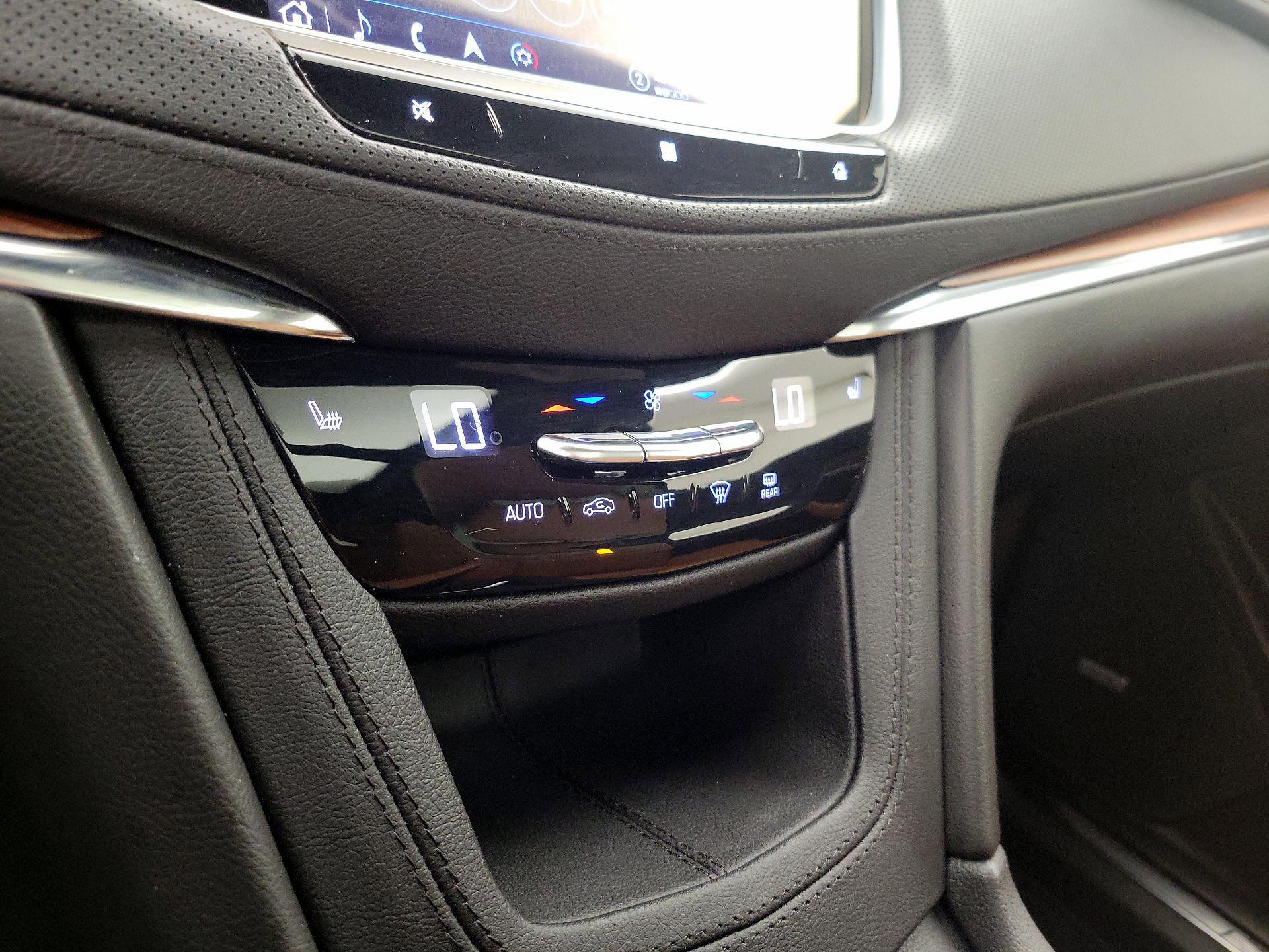 Thumbnail: 2021 Cadillac XT5 - 17