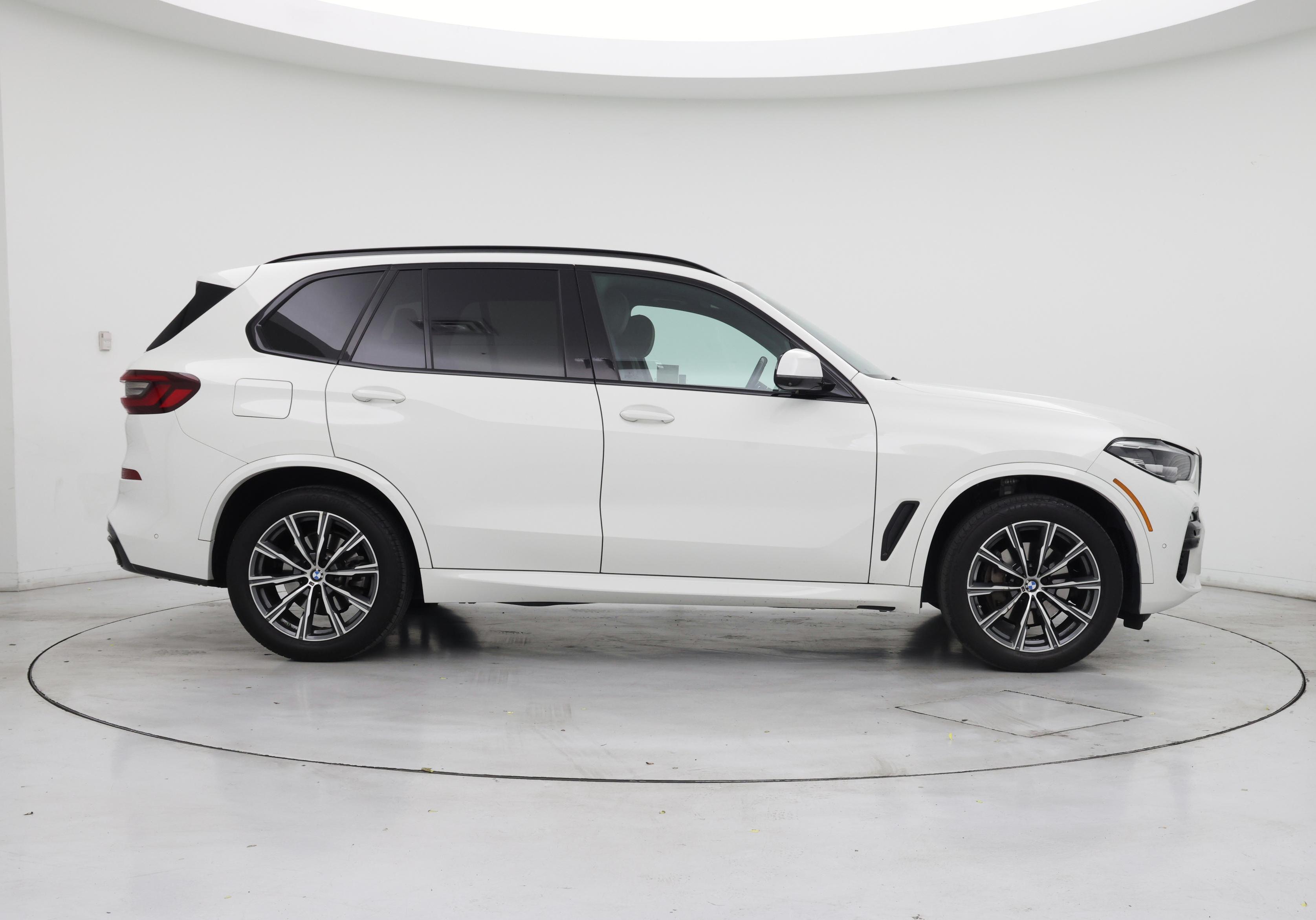 Thumbnail: 2021 BMW X5 - 7