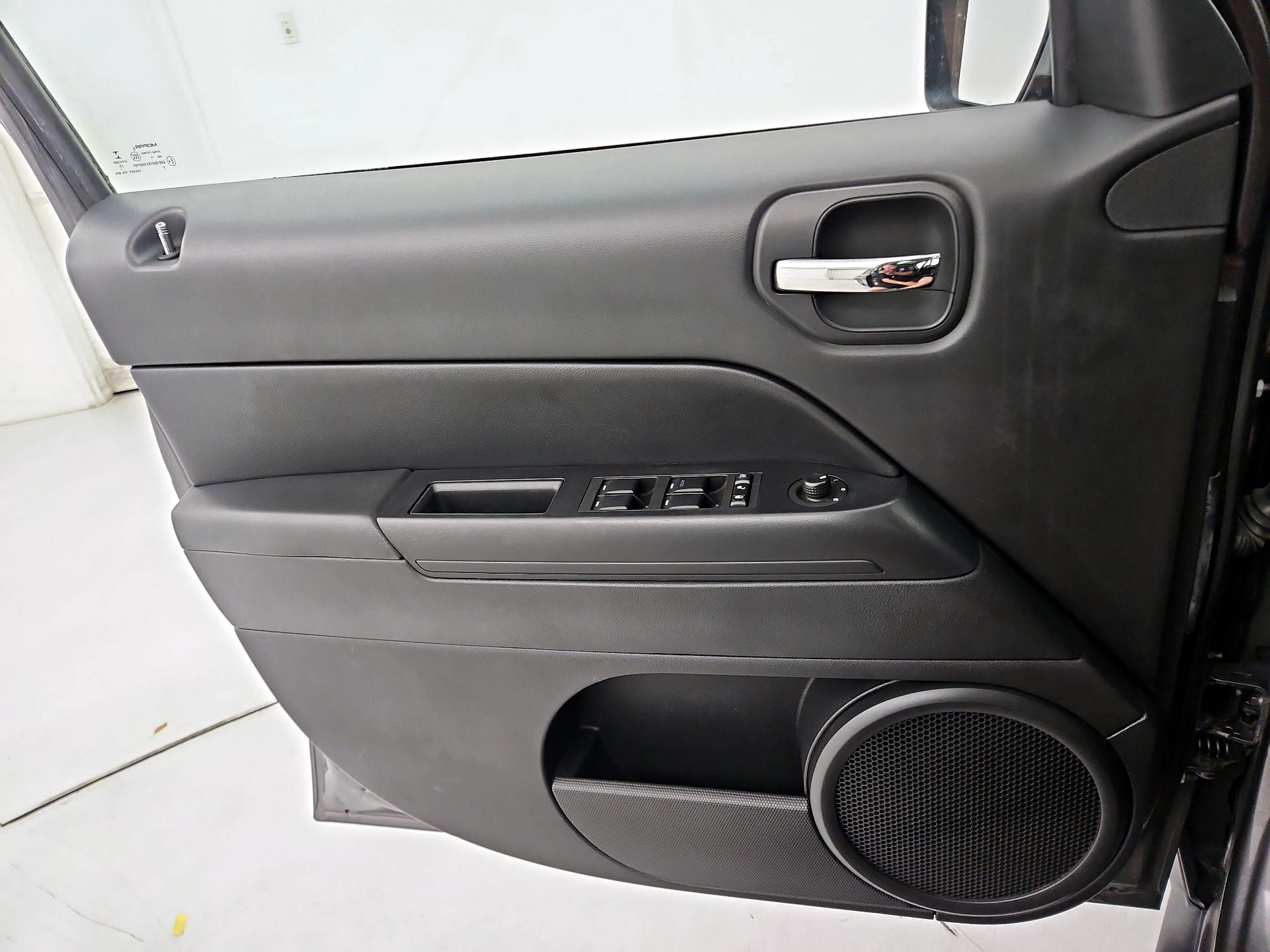 Thumbnail: 2017 Jeep Patriot - 12