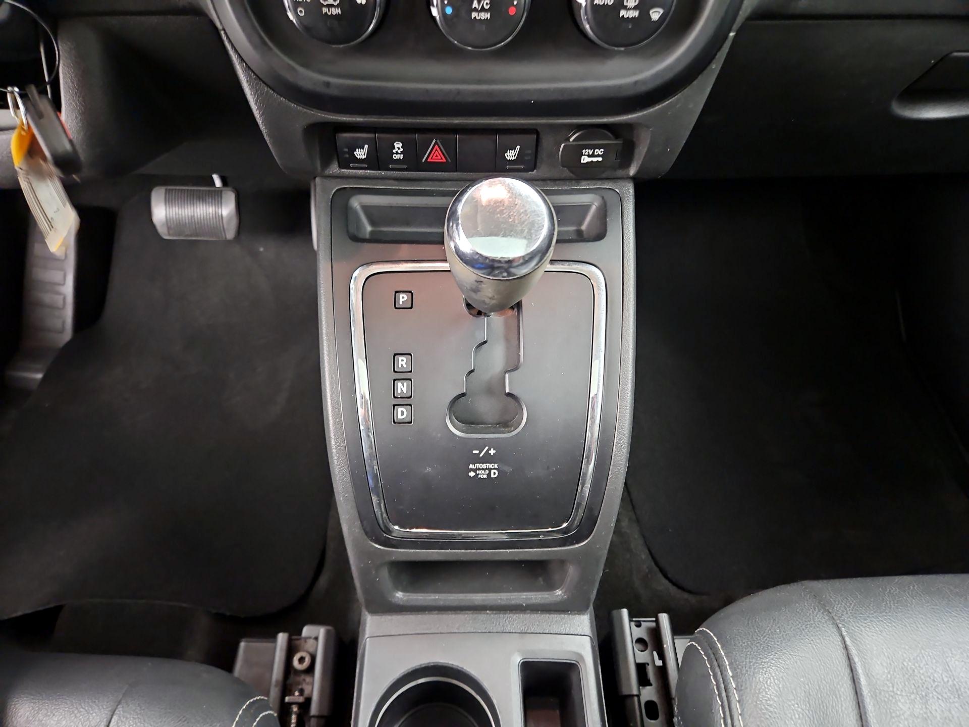 Thumbnail: 2017 Jeep Patriot - 16